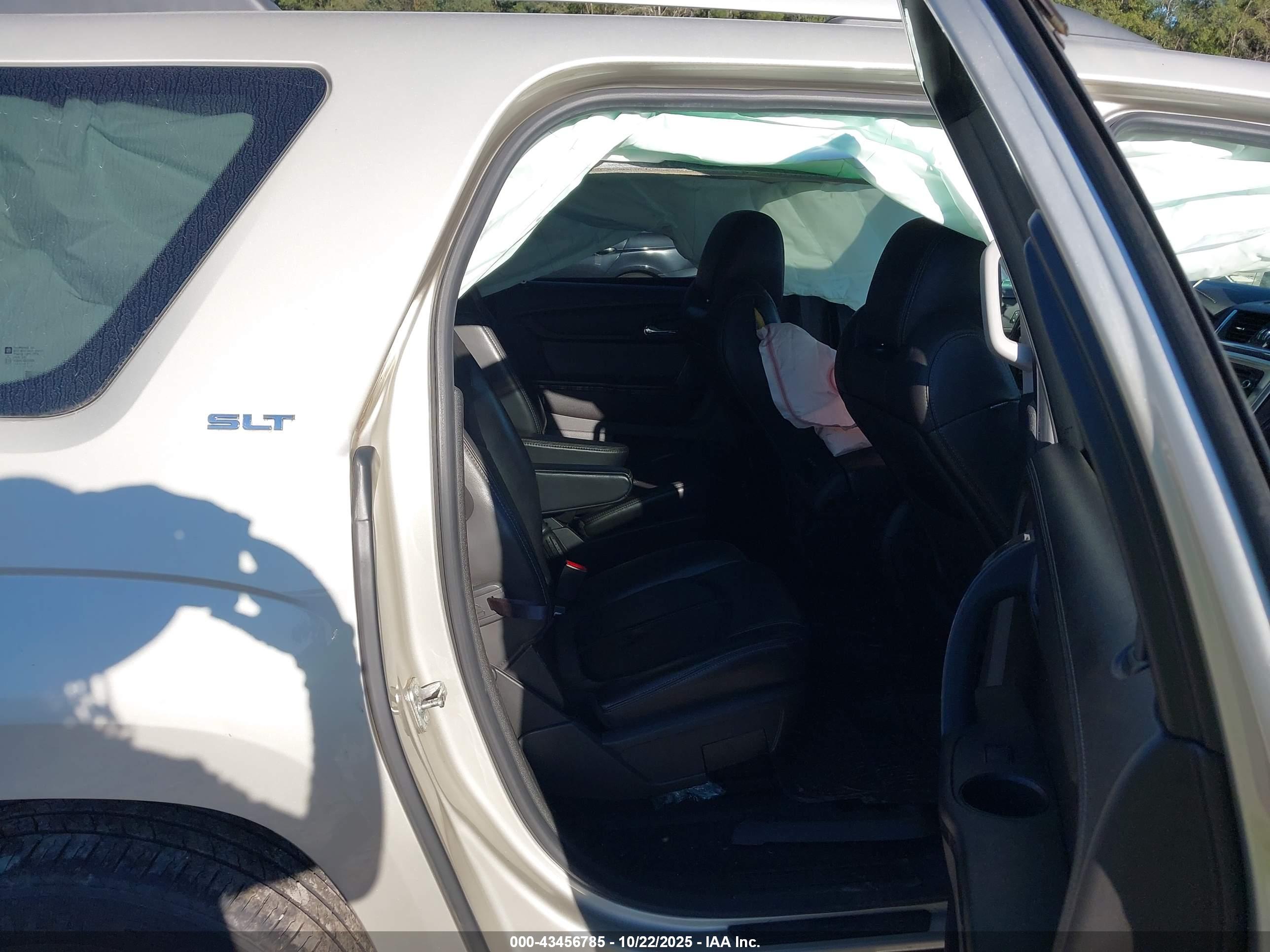 GMC ACADIA image 8