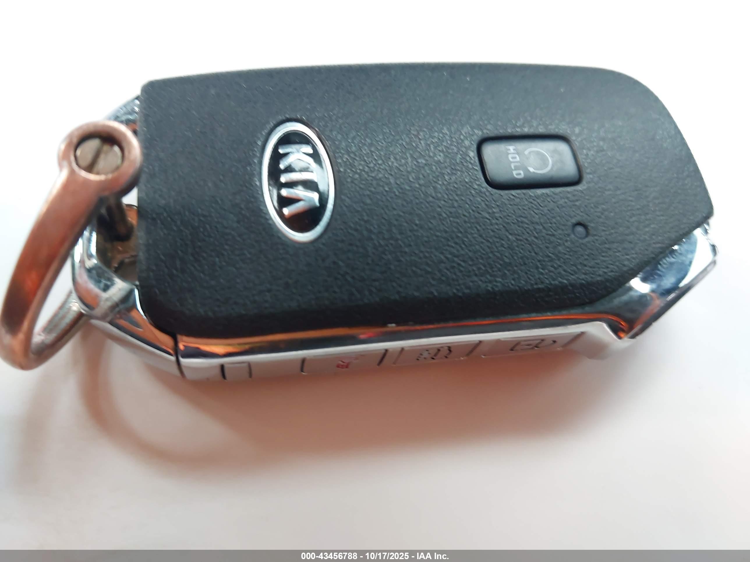 KIA K5 image 11