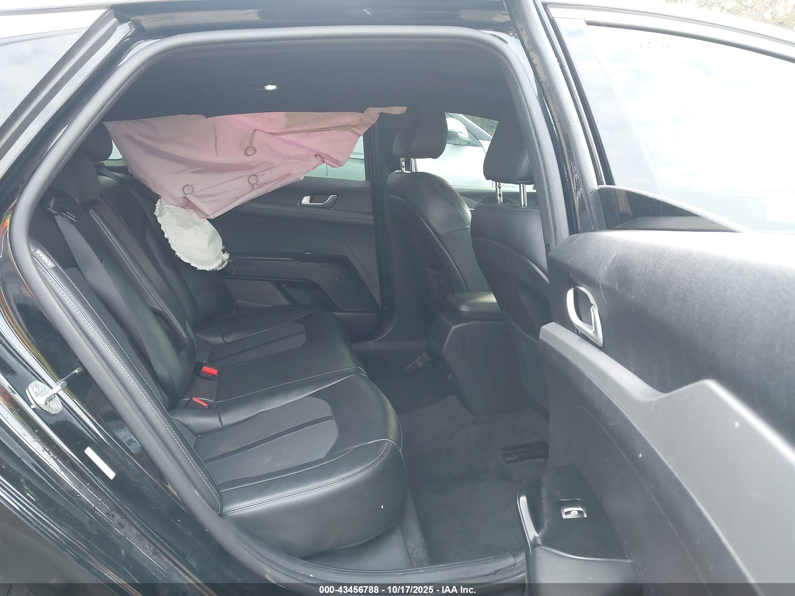 KIA K5 image 8
