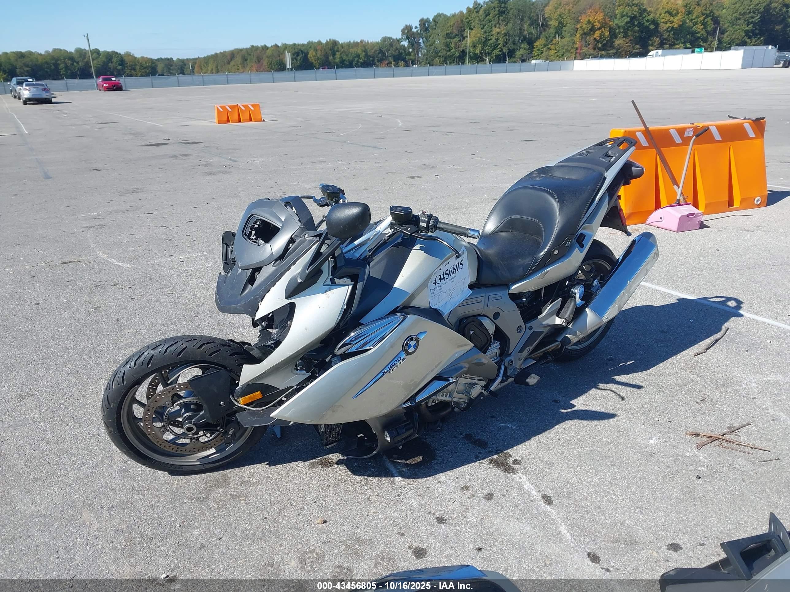 BMW K1600 image 2