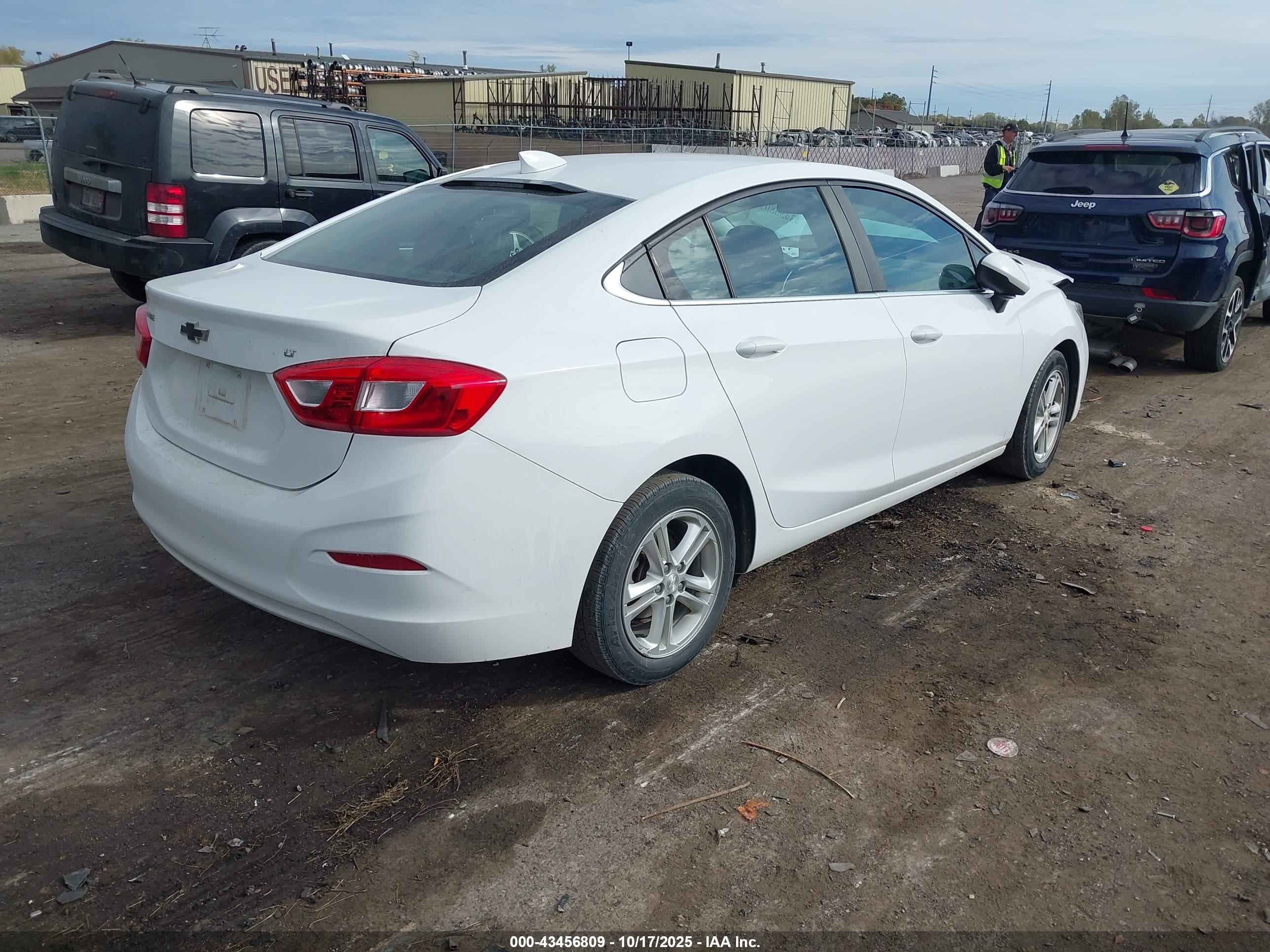 CHEVROLET CRUZE image 4