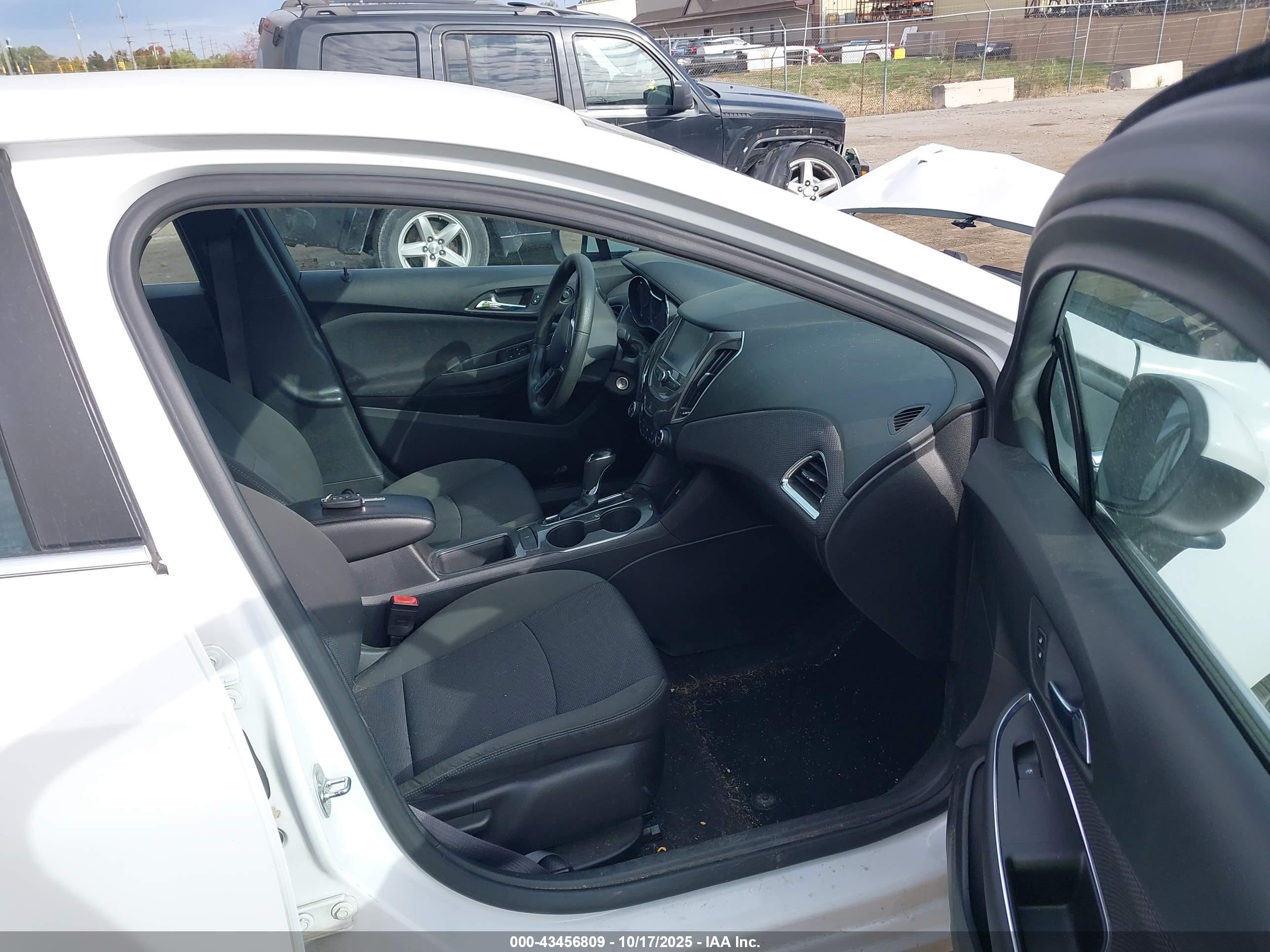 CHEVROLET CRUZE image 5