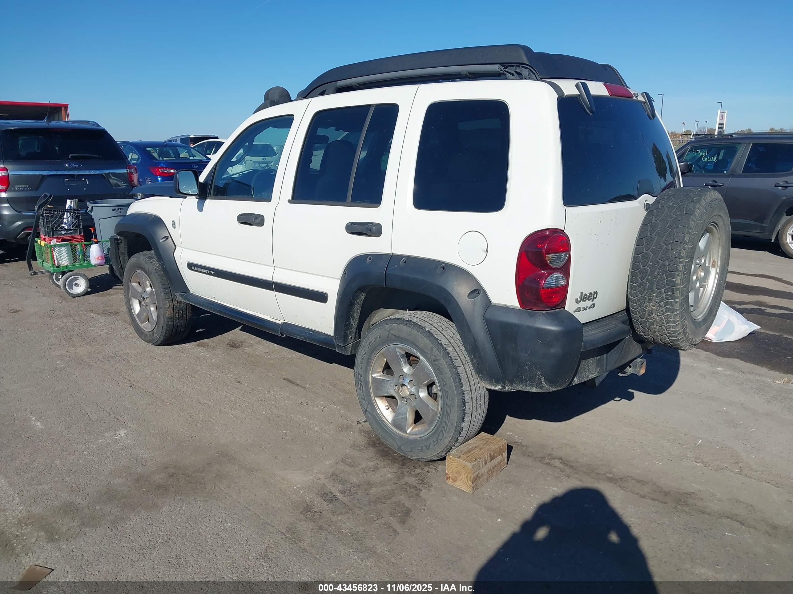 JEEP LIBERTY image 3