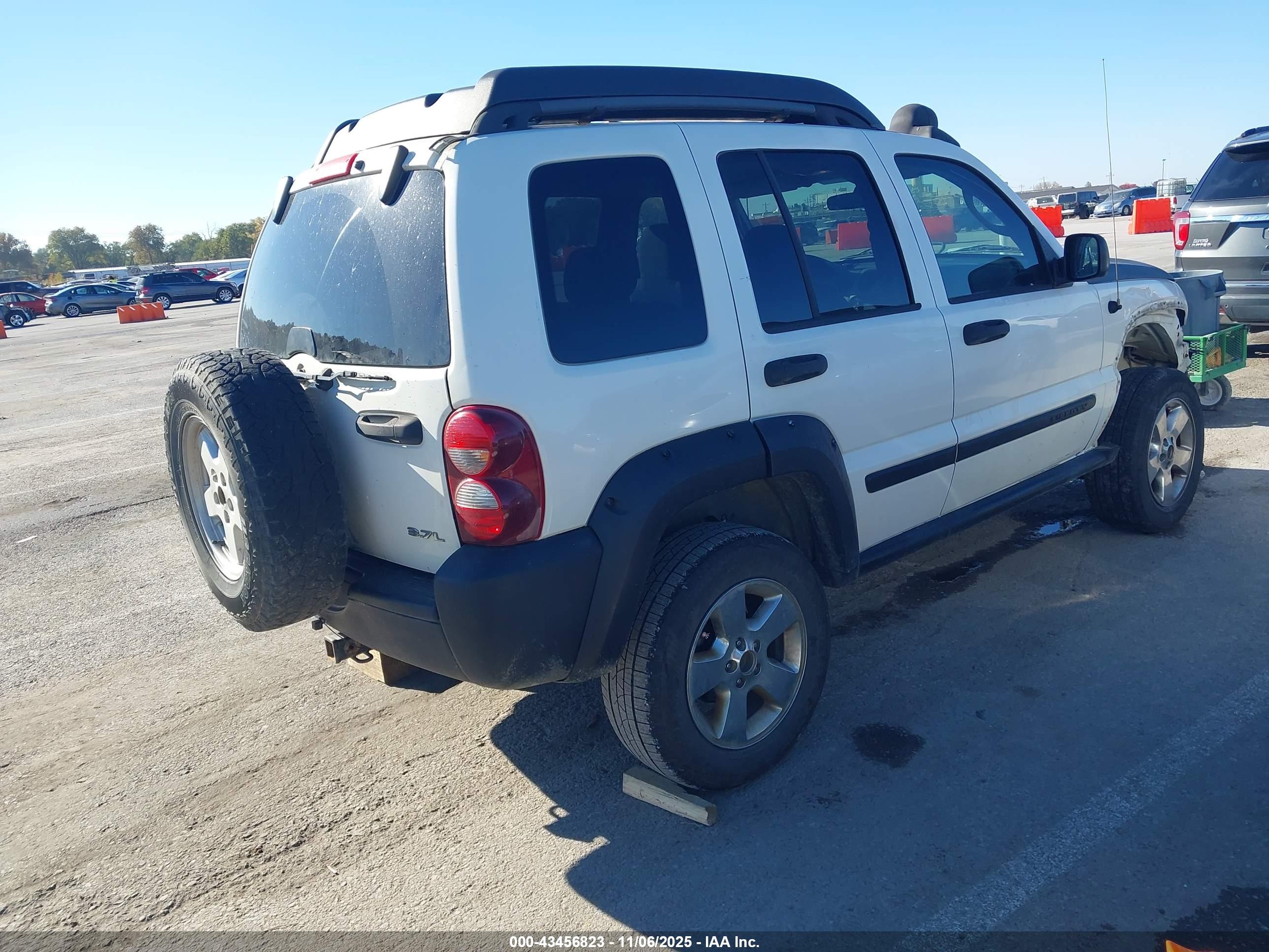 JEEP LIBERTY image 4