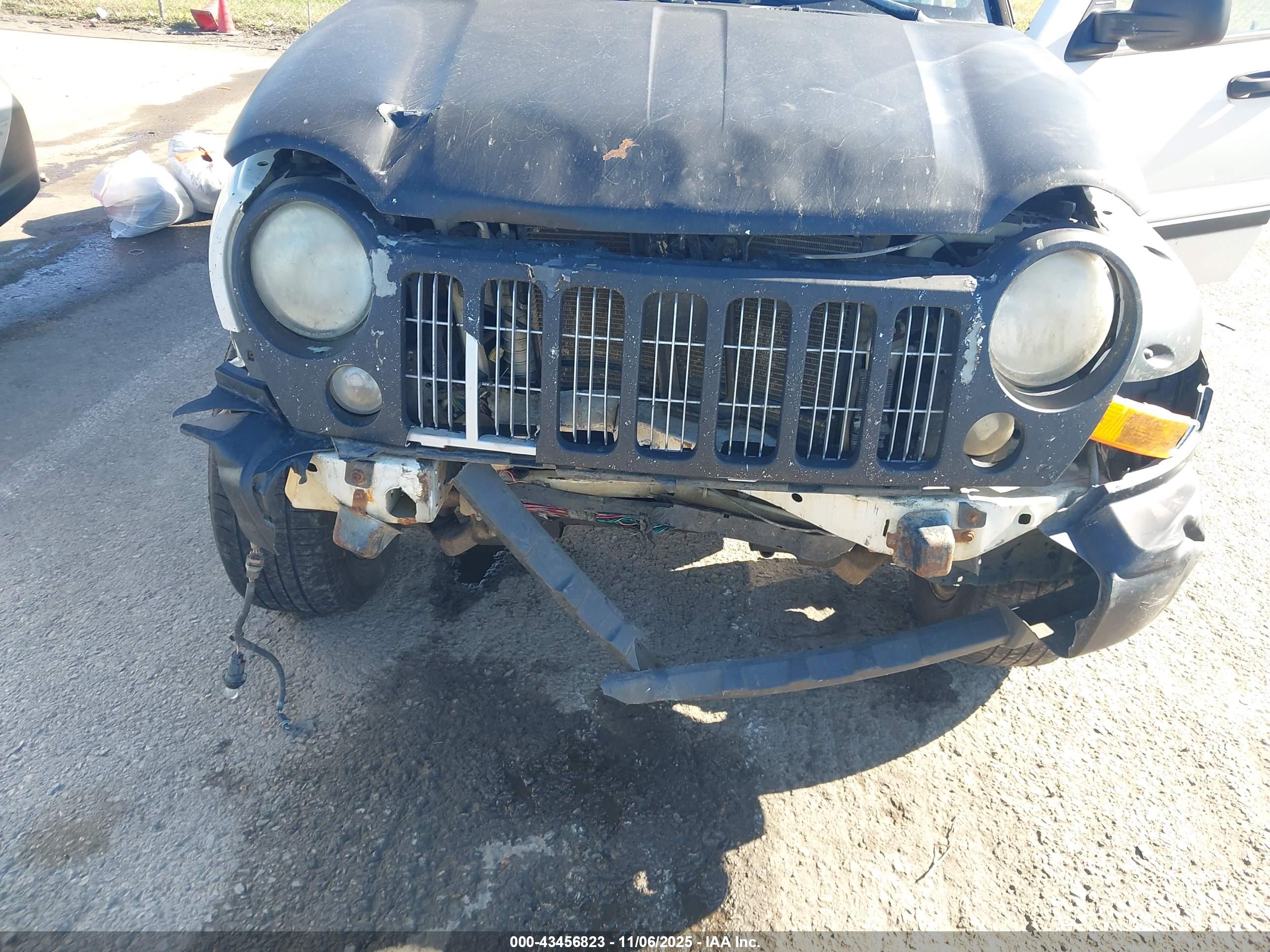 JEEP LIBERTY image 6