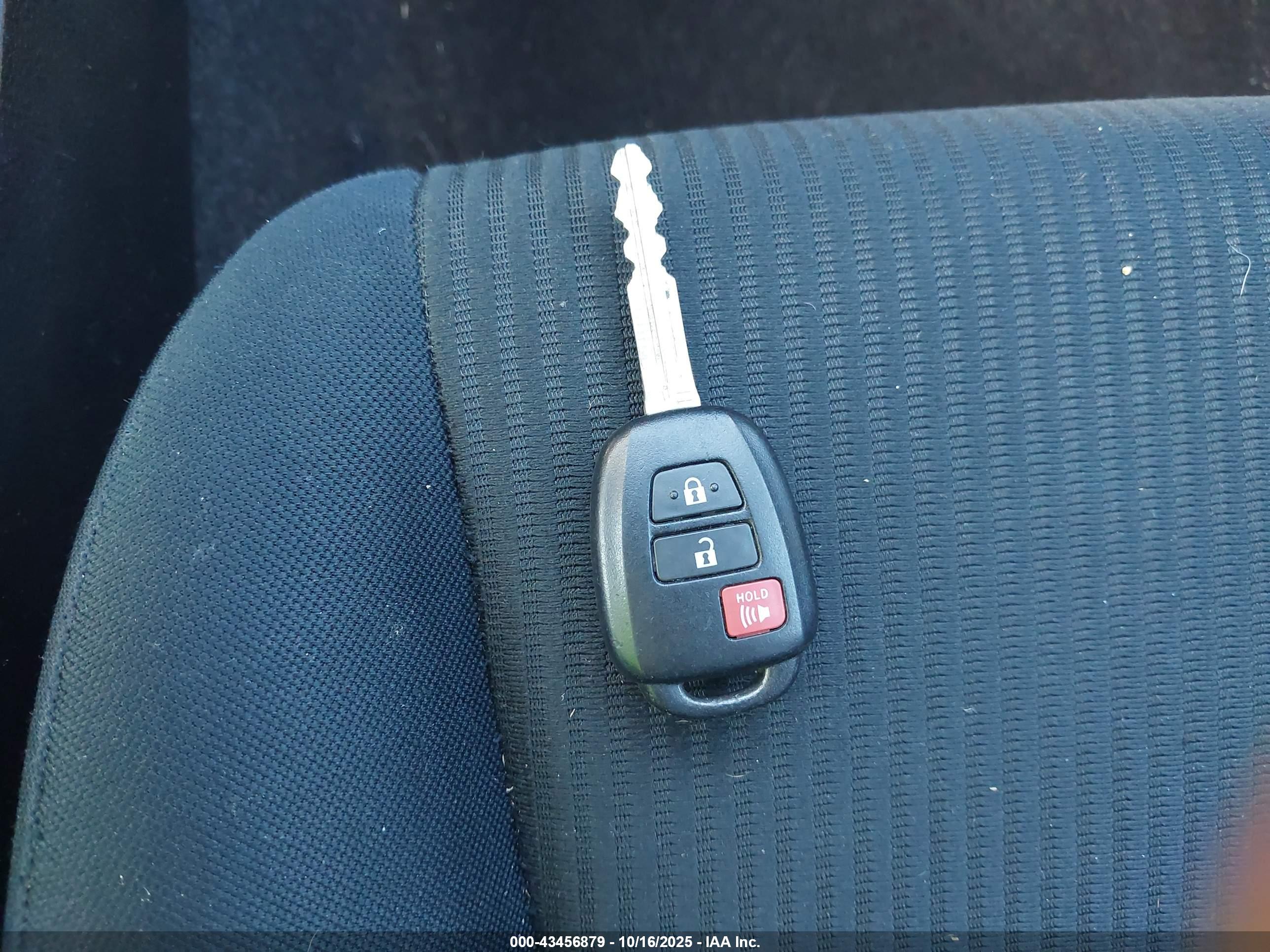 TOYOTA RAV4 image 11