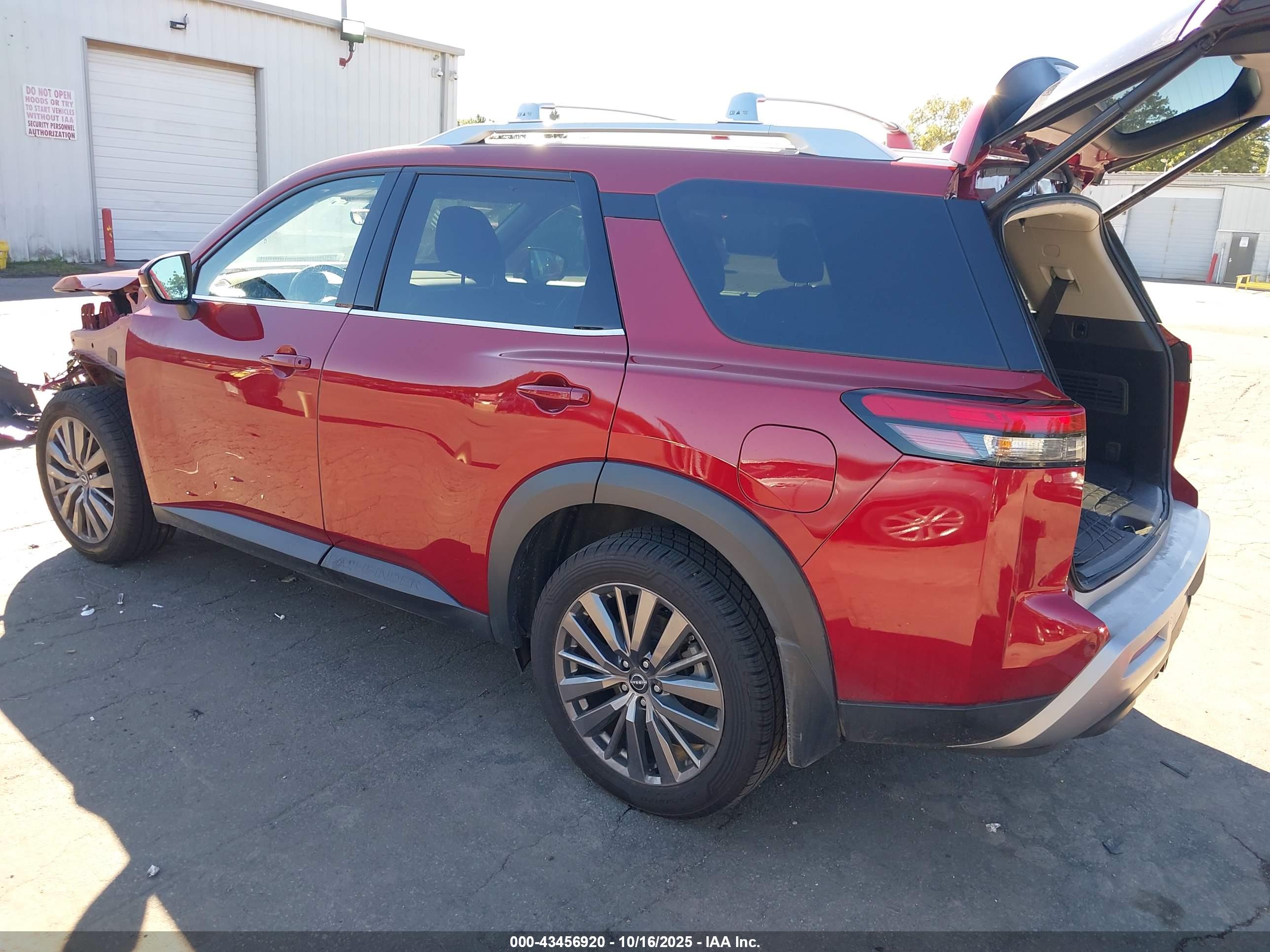 NISSAN PATHFINDER image 3