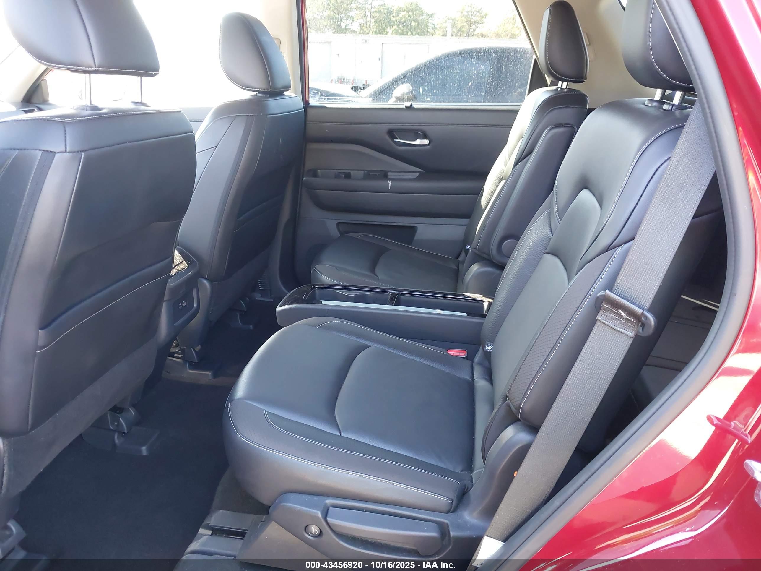 NISSAN PATHFINDER image 8