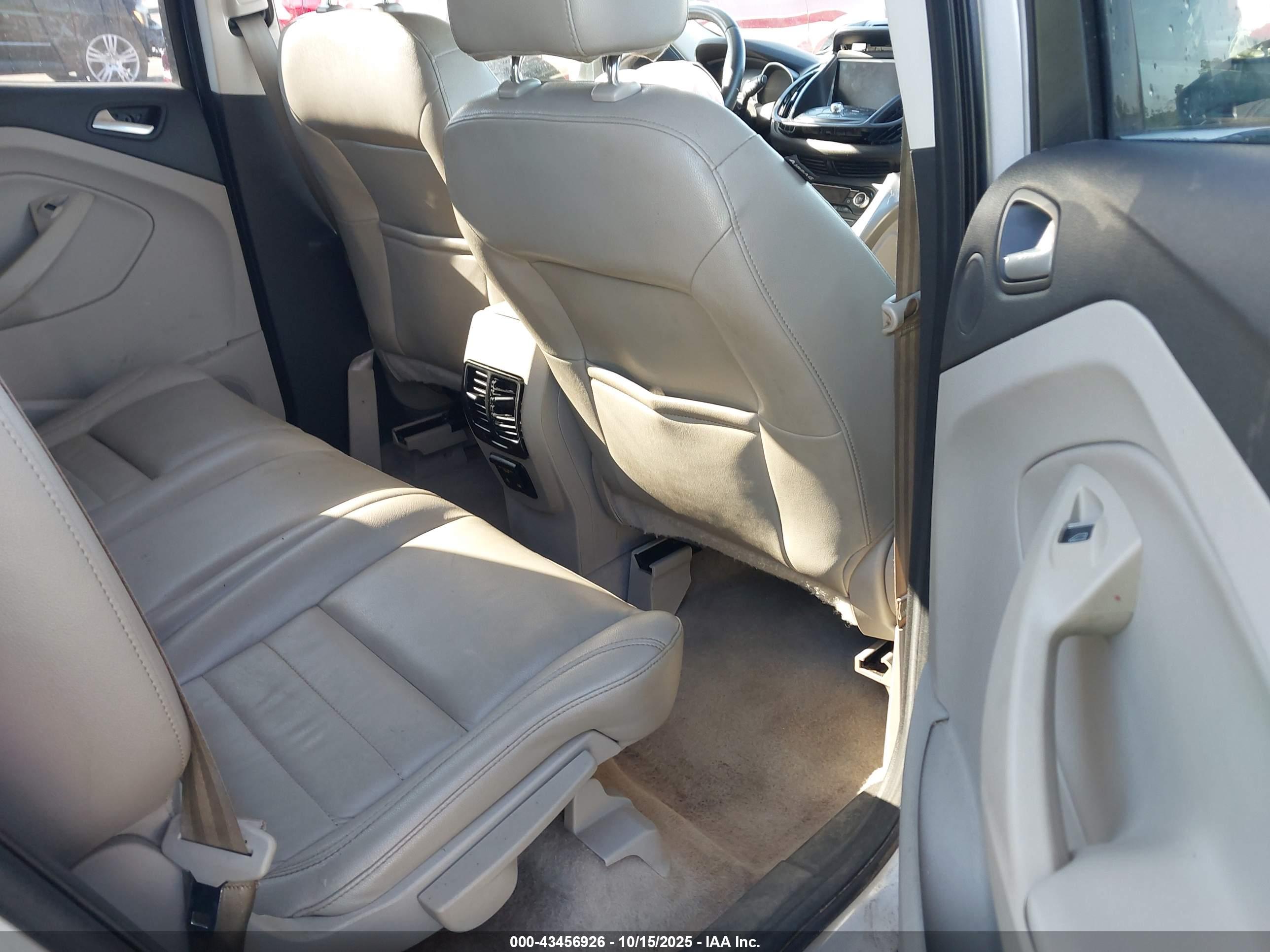 FORD ESCAPE image 8