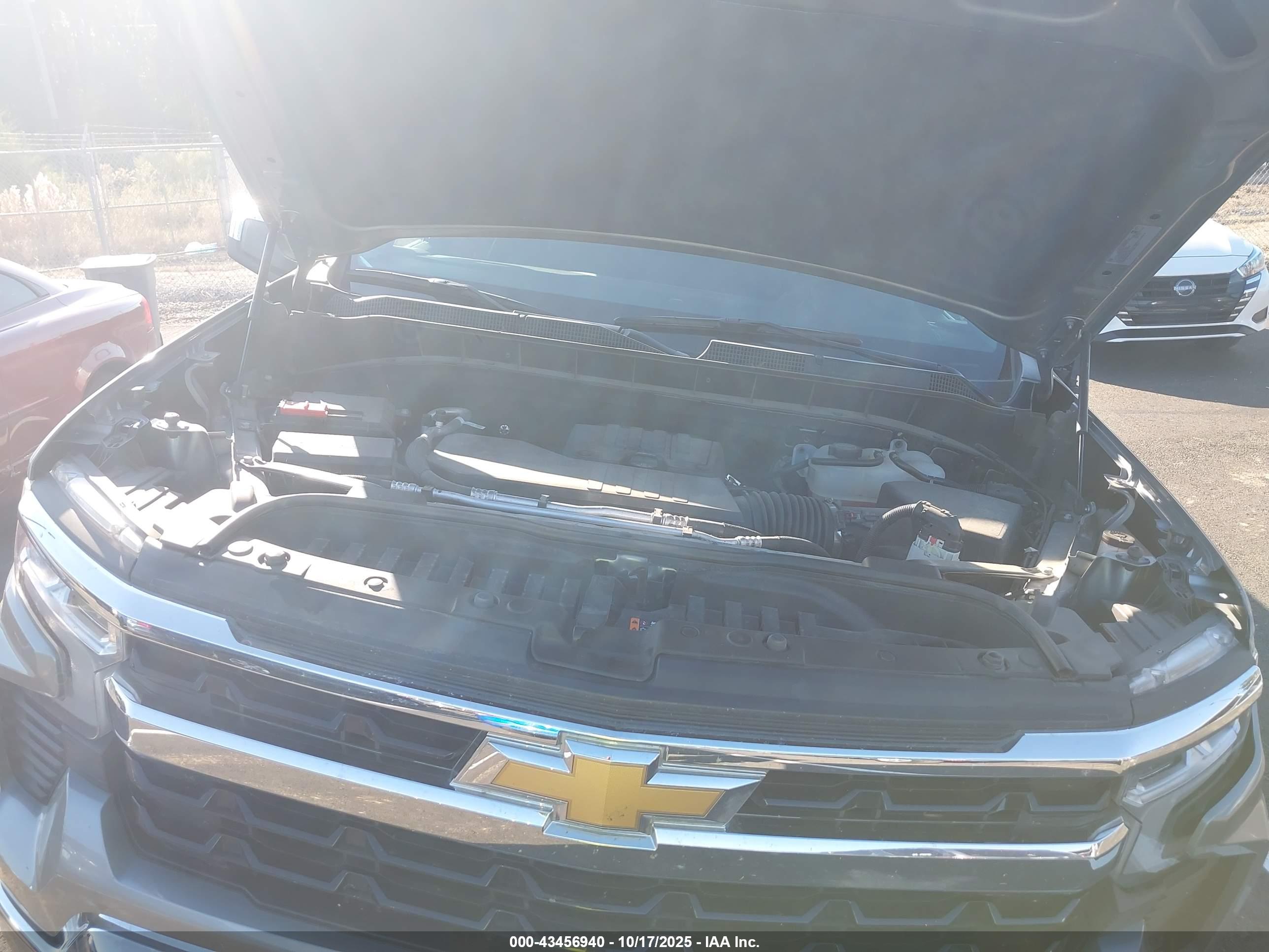 CHEVROLET SILVERADO image 10