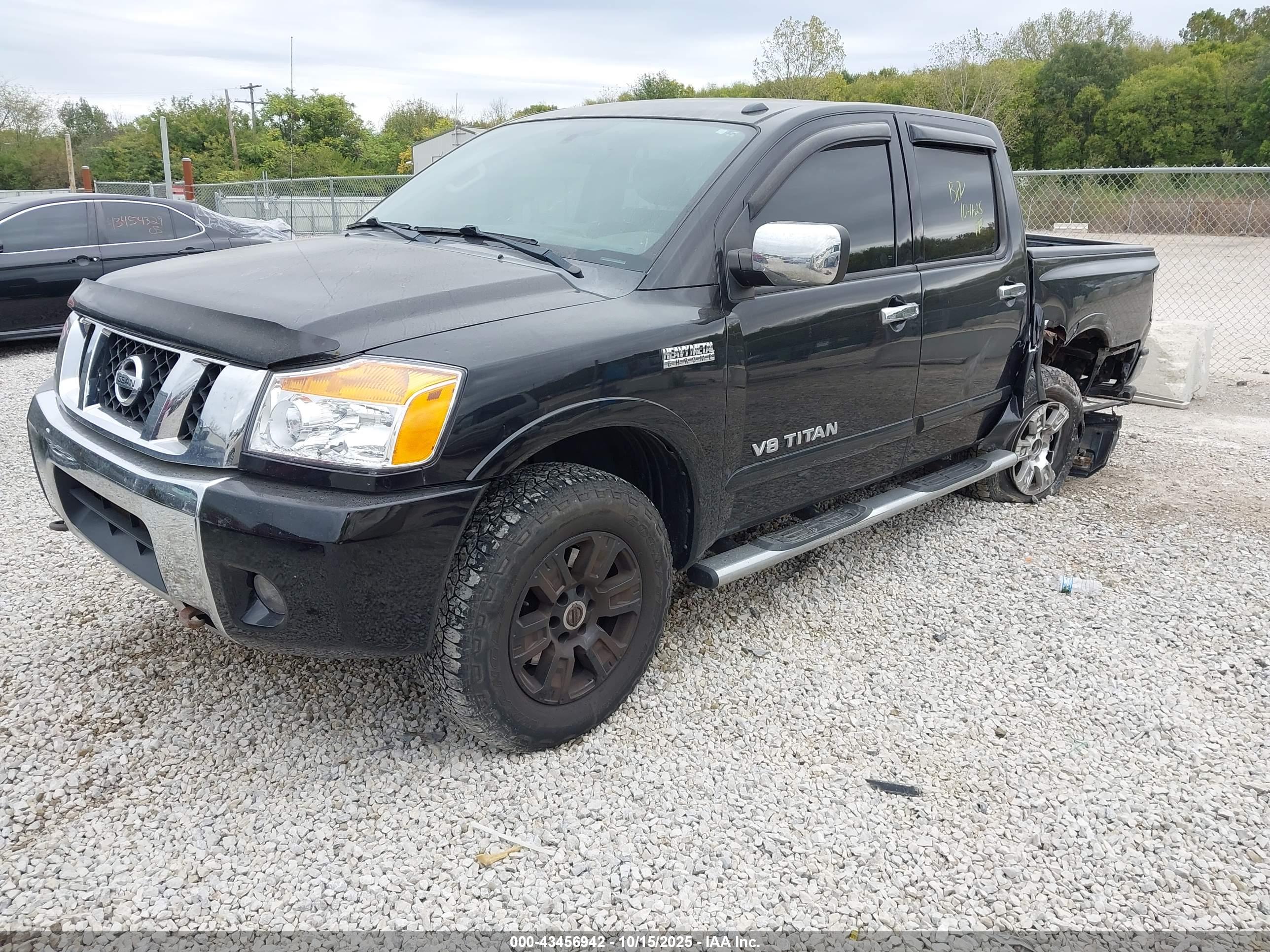 NISSAN TITAN image 2