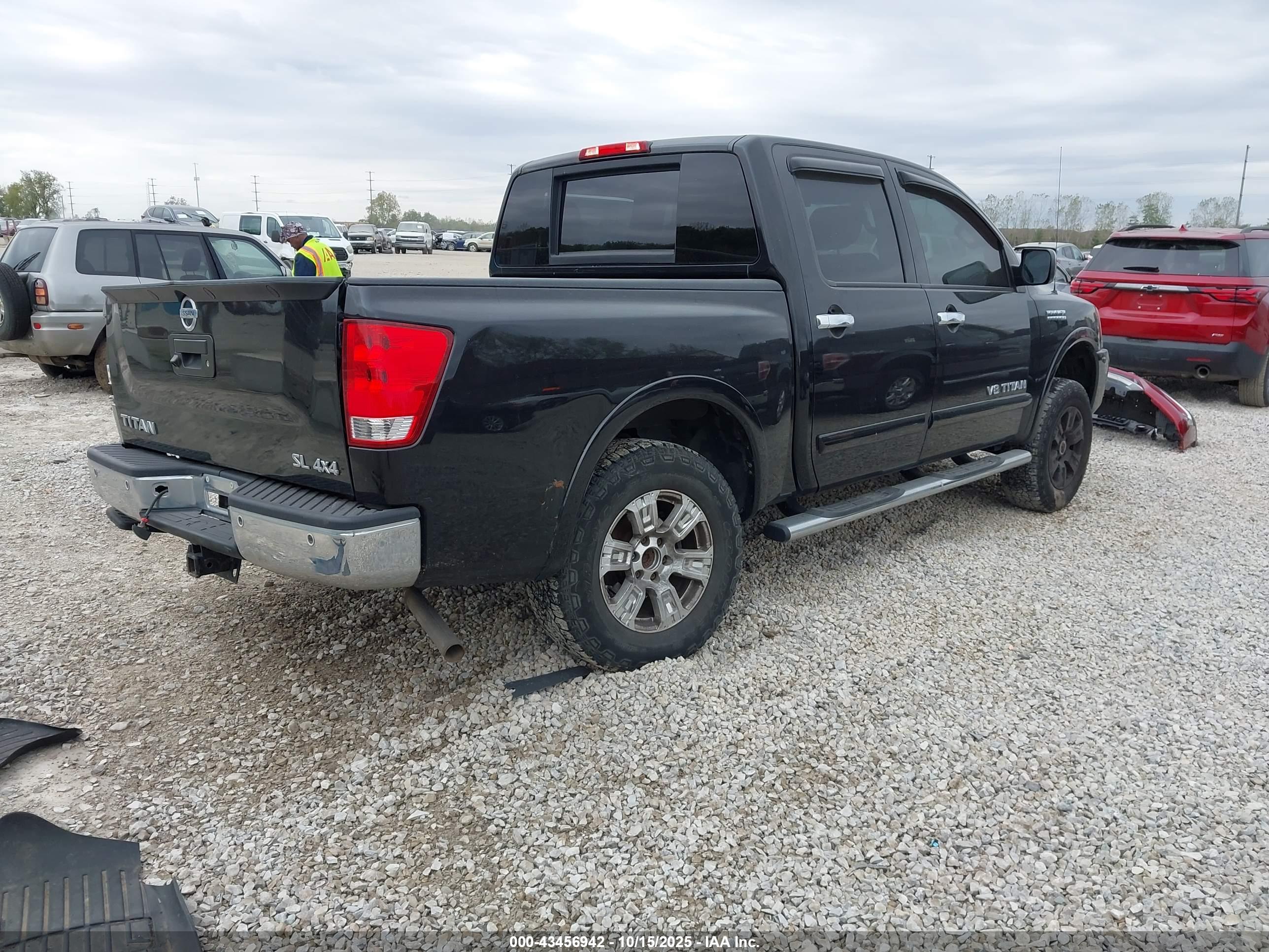 NISSAN TITAN image 4