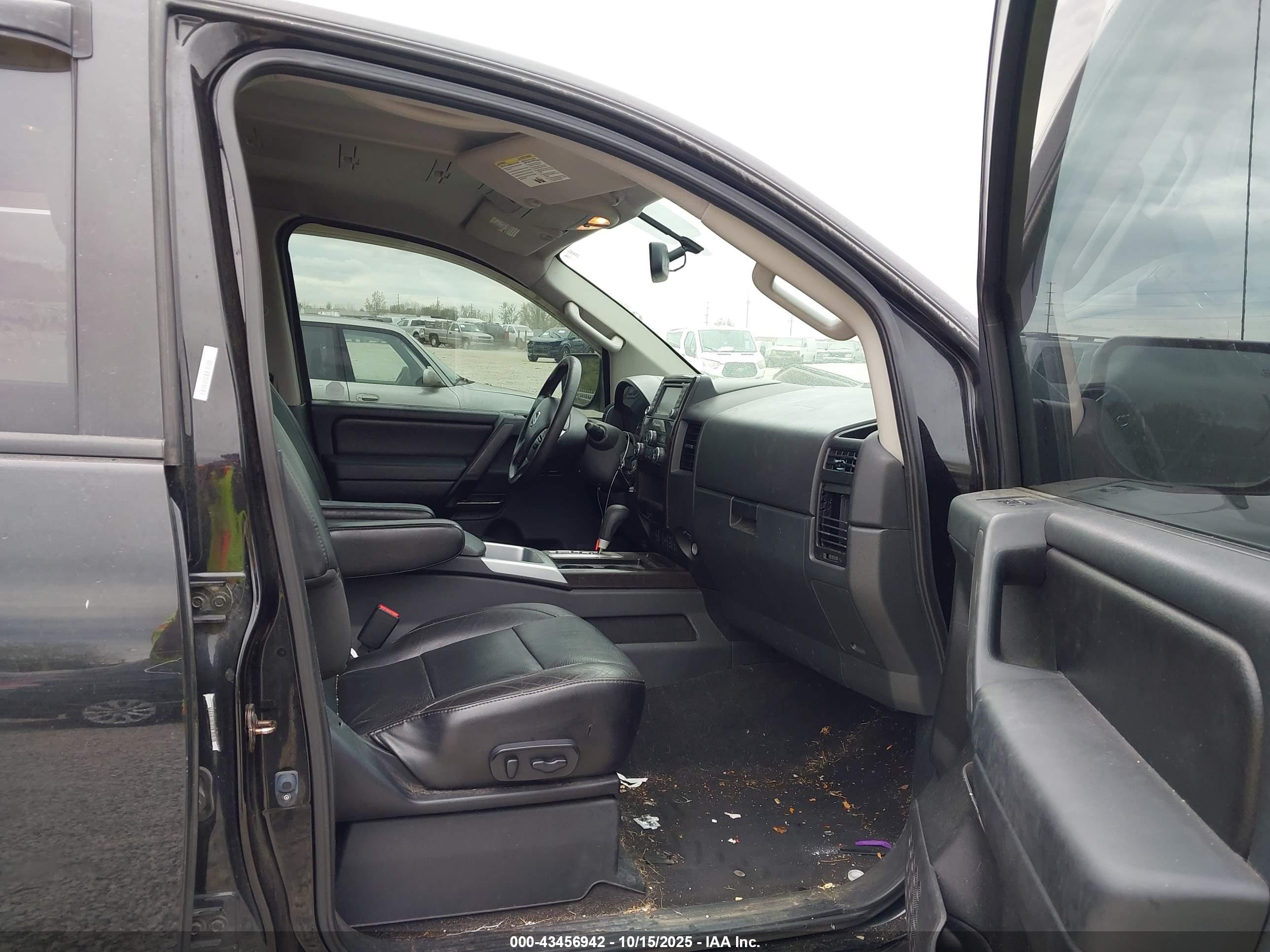 NISSAN TITAN image 5
