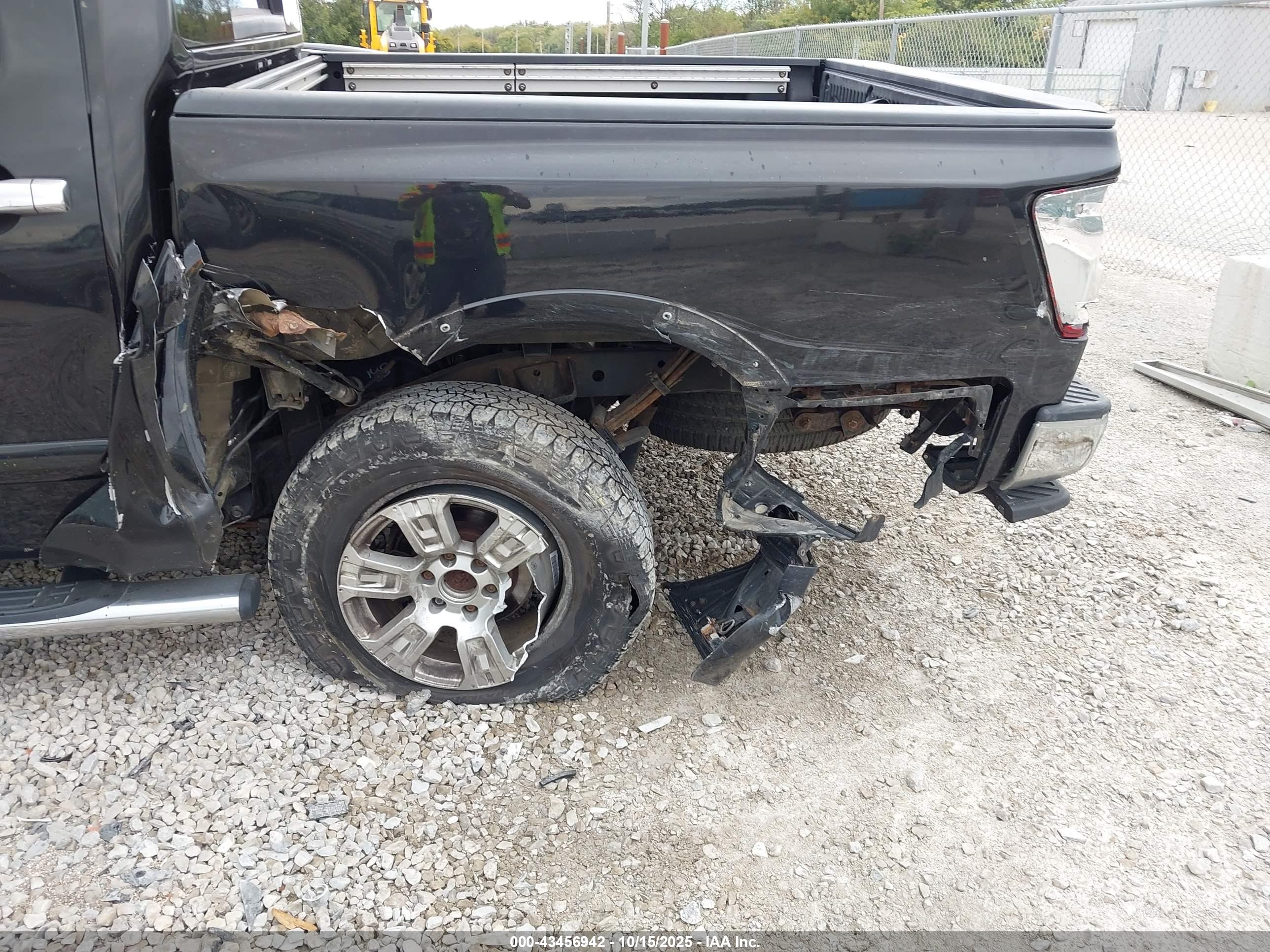 NISSAN TITAN image 6
