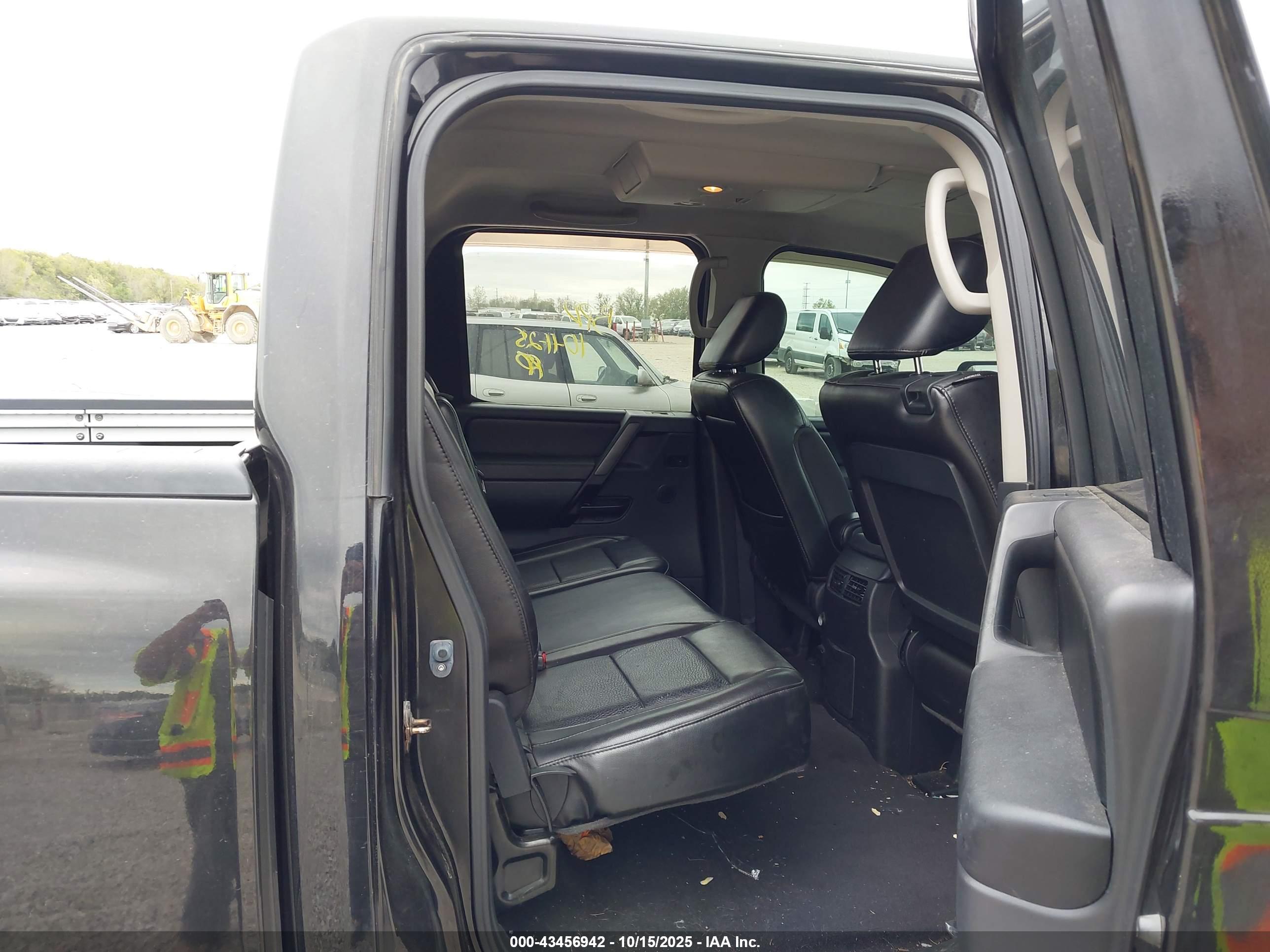 NISSAN TITAN image 8