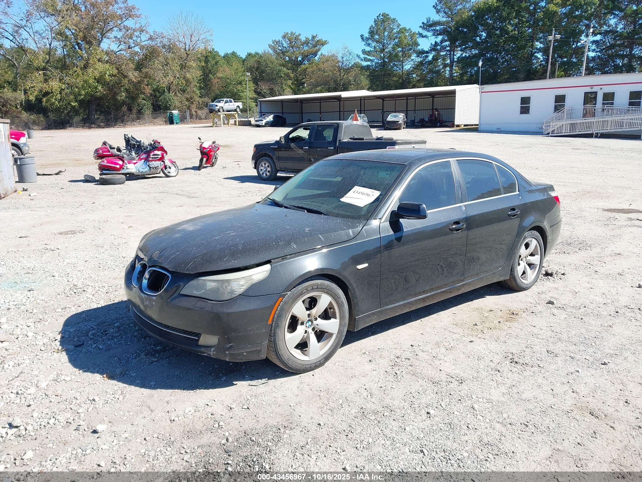 BMW 528I image 2
