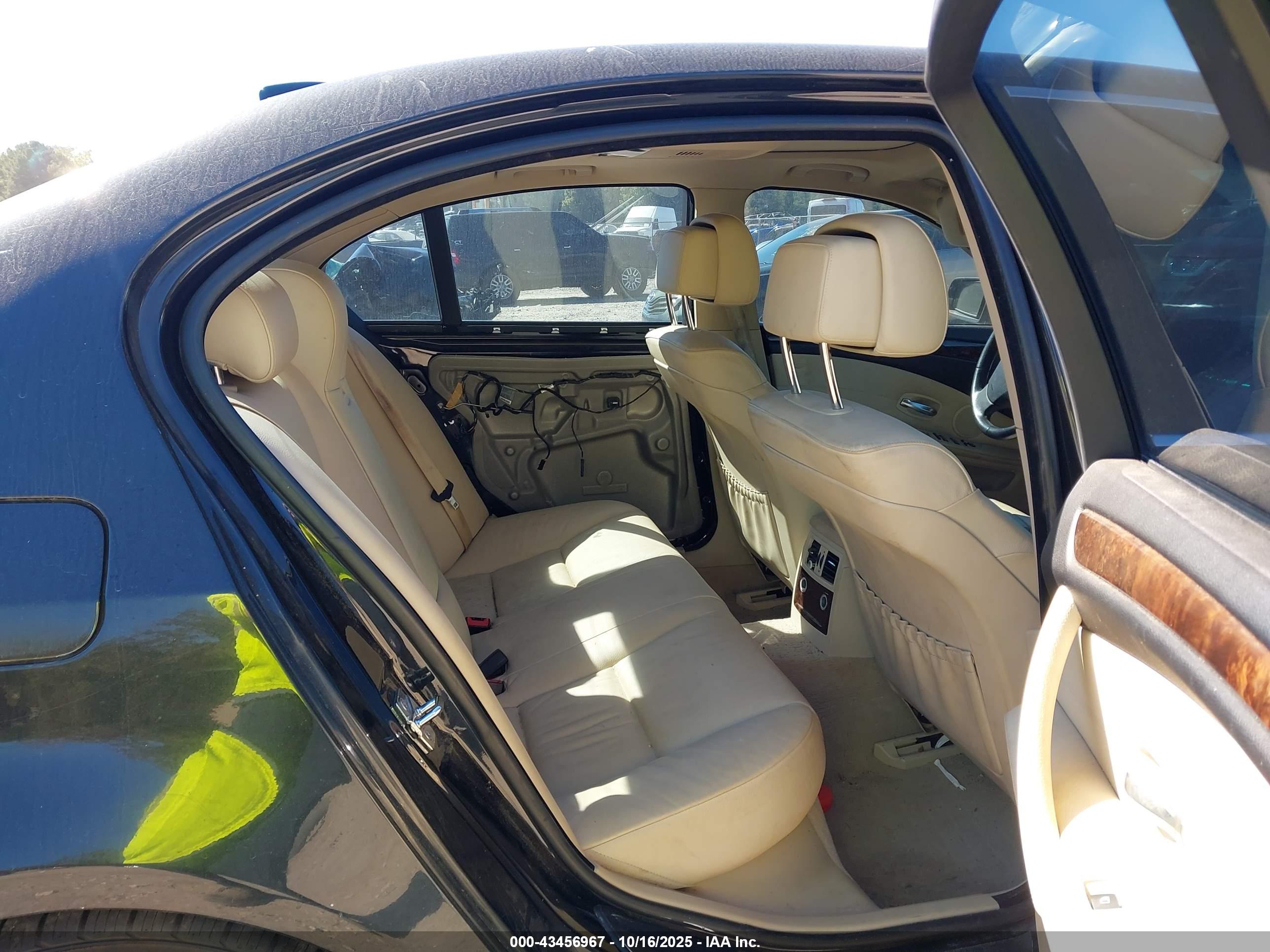 BMW 528I image 8