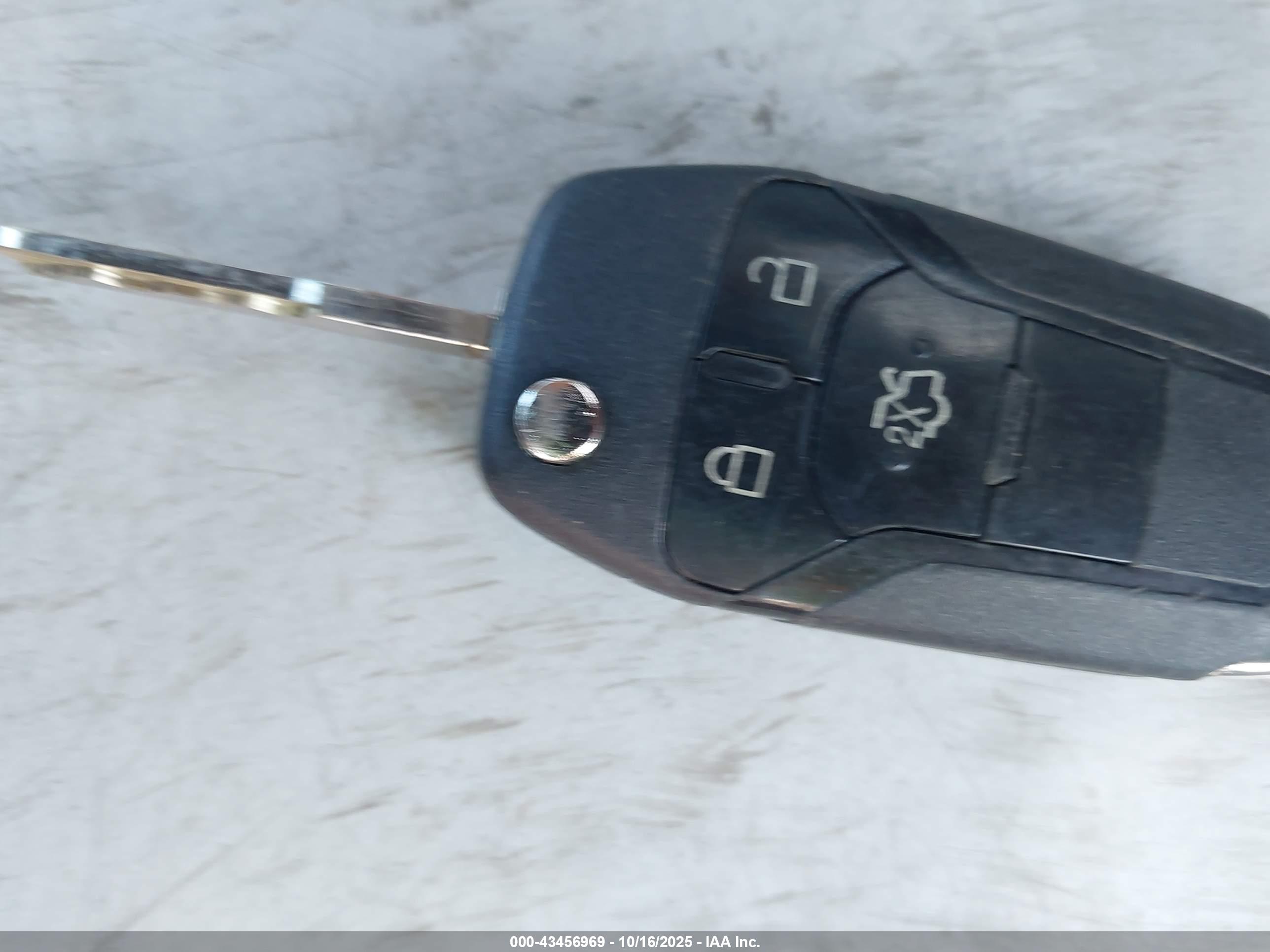 FORD FUSION image 11