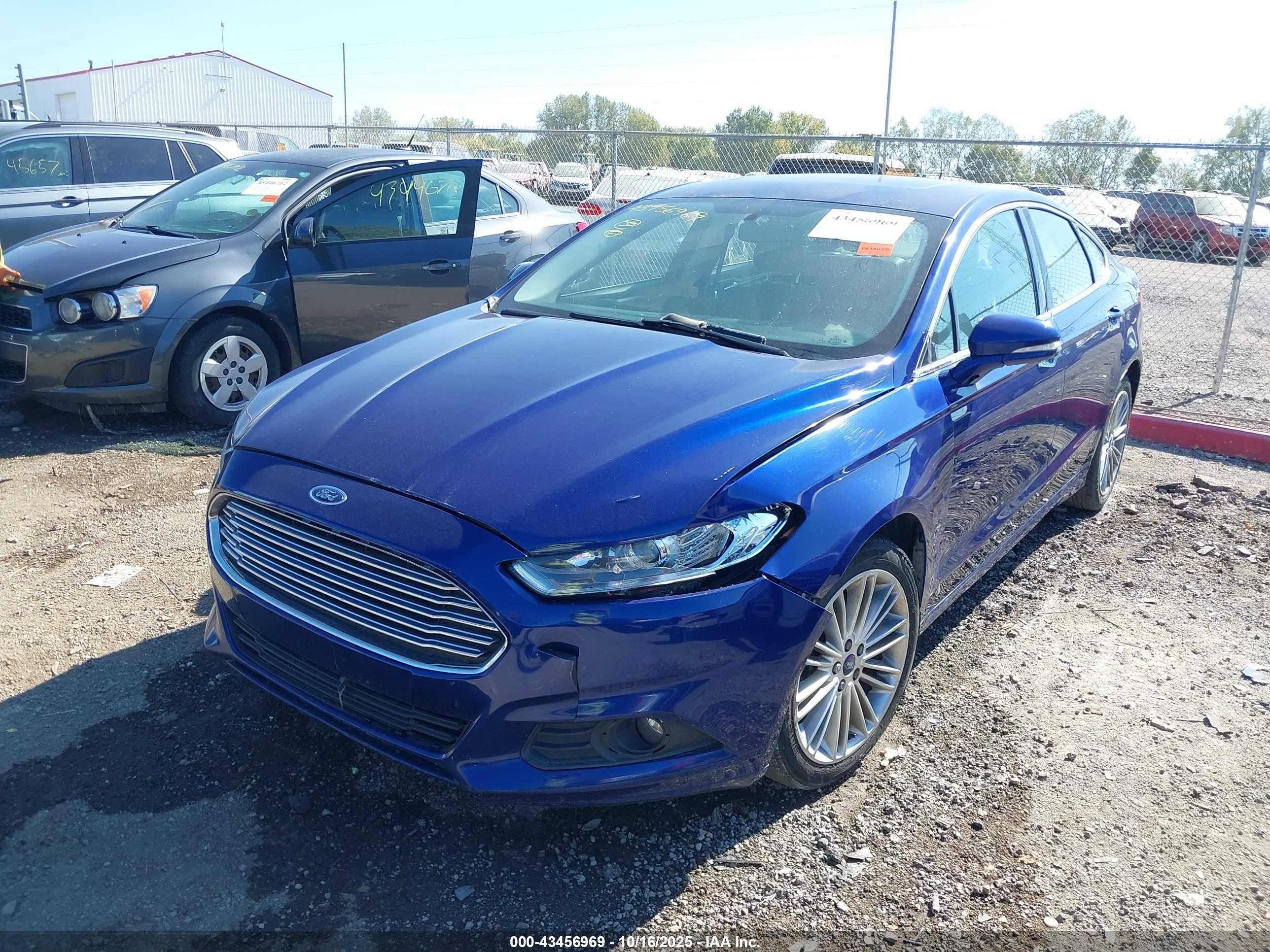 FORD FUSION image 2