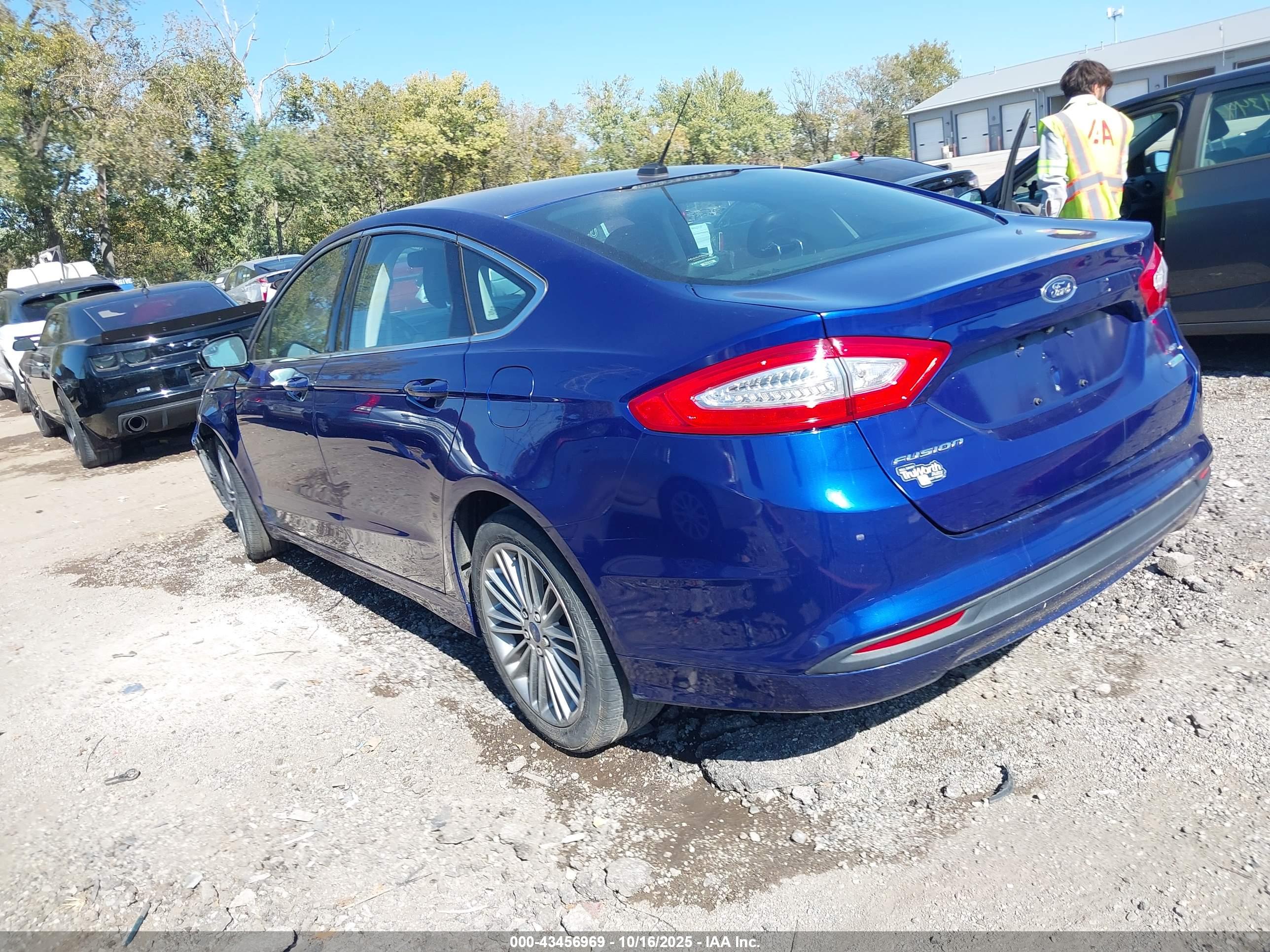 FORD FUSION image 3