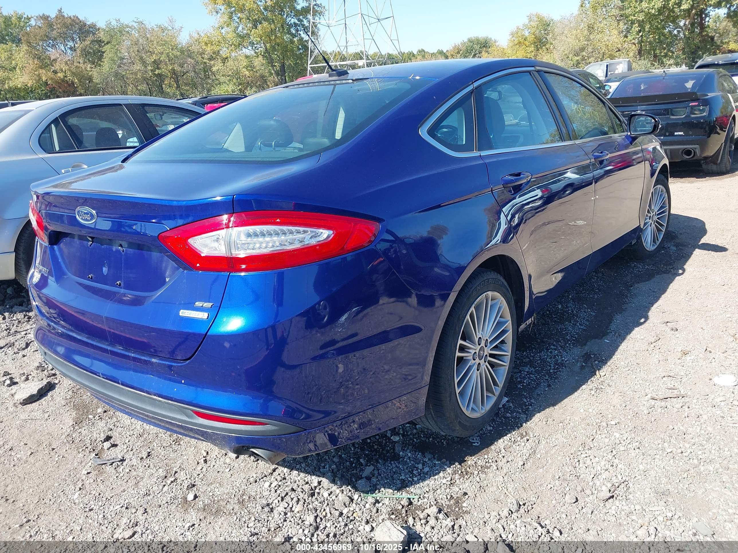 FORD FUSION image 4