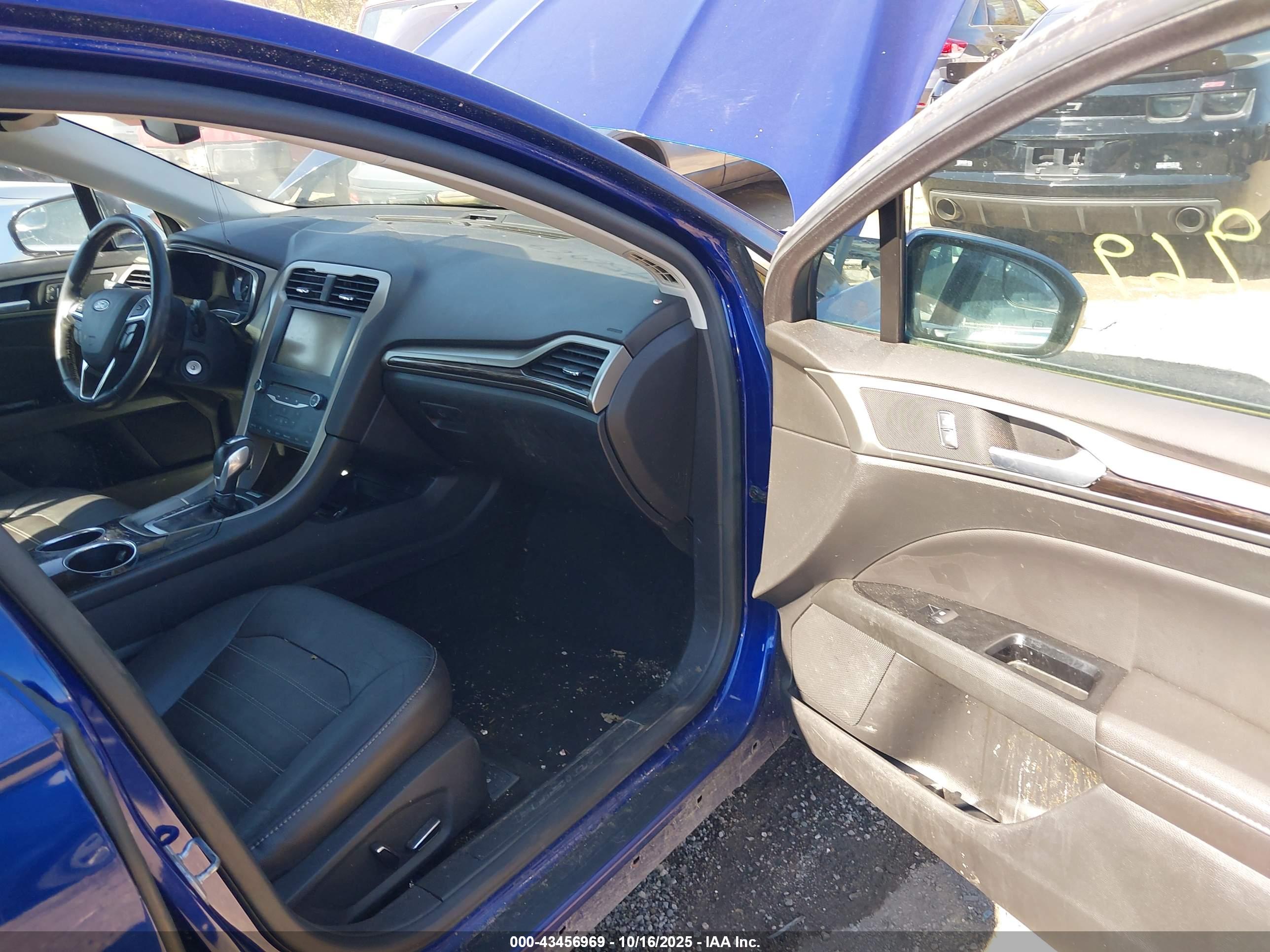 FORD FUSION image 5