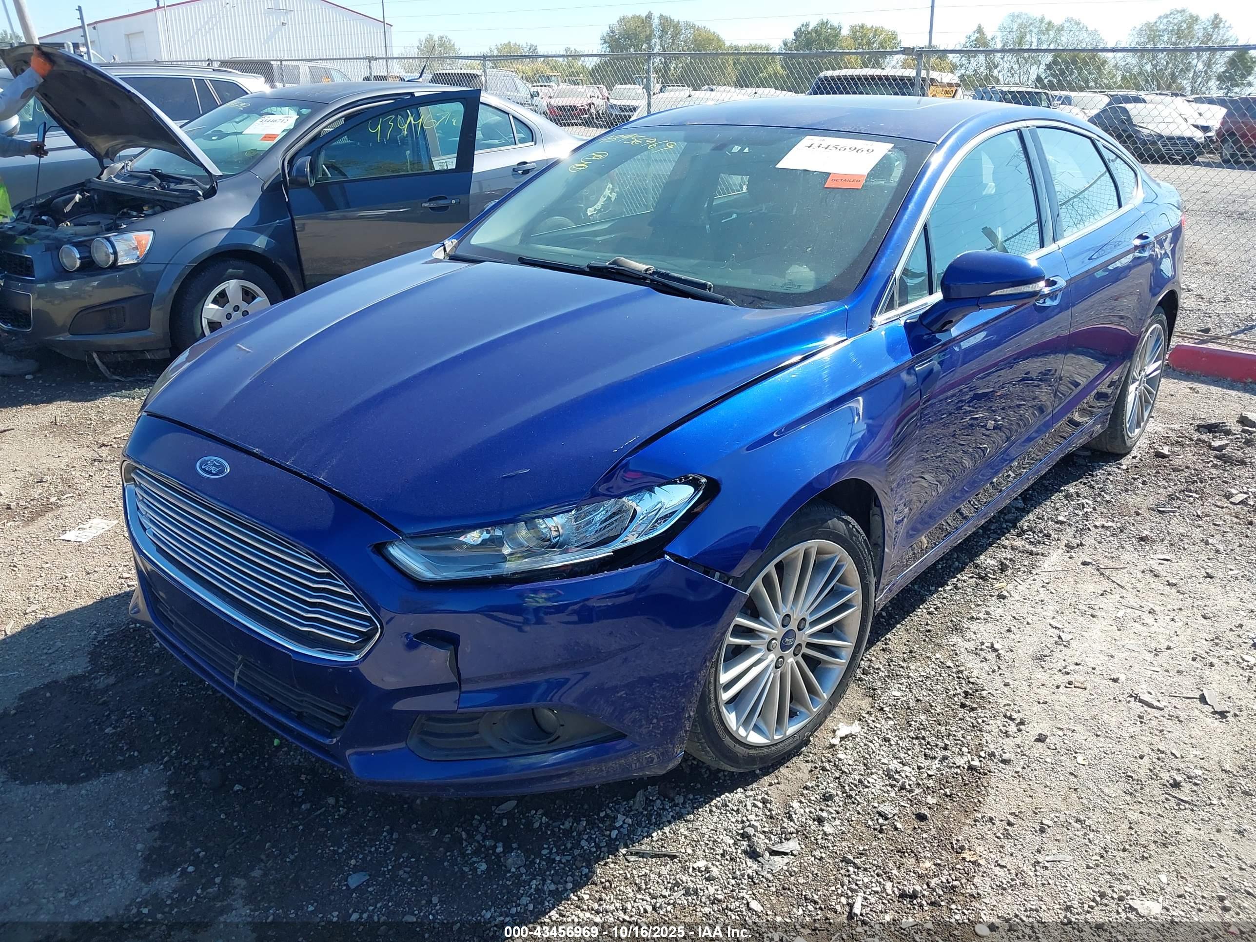 FORD FUSION image 6