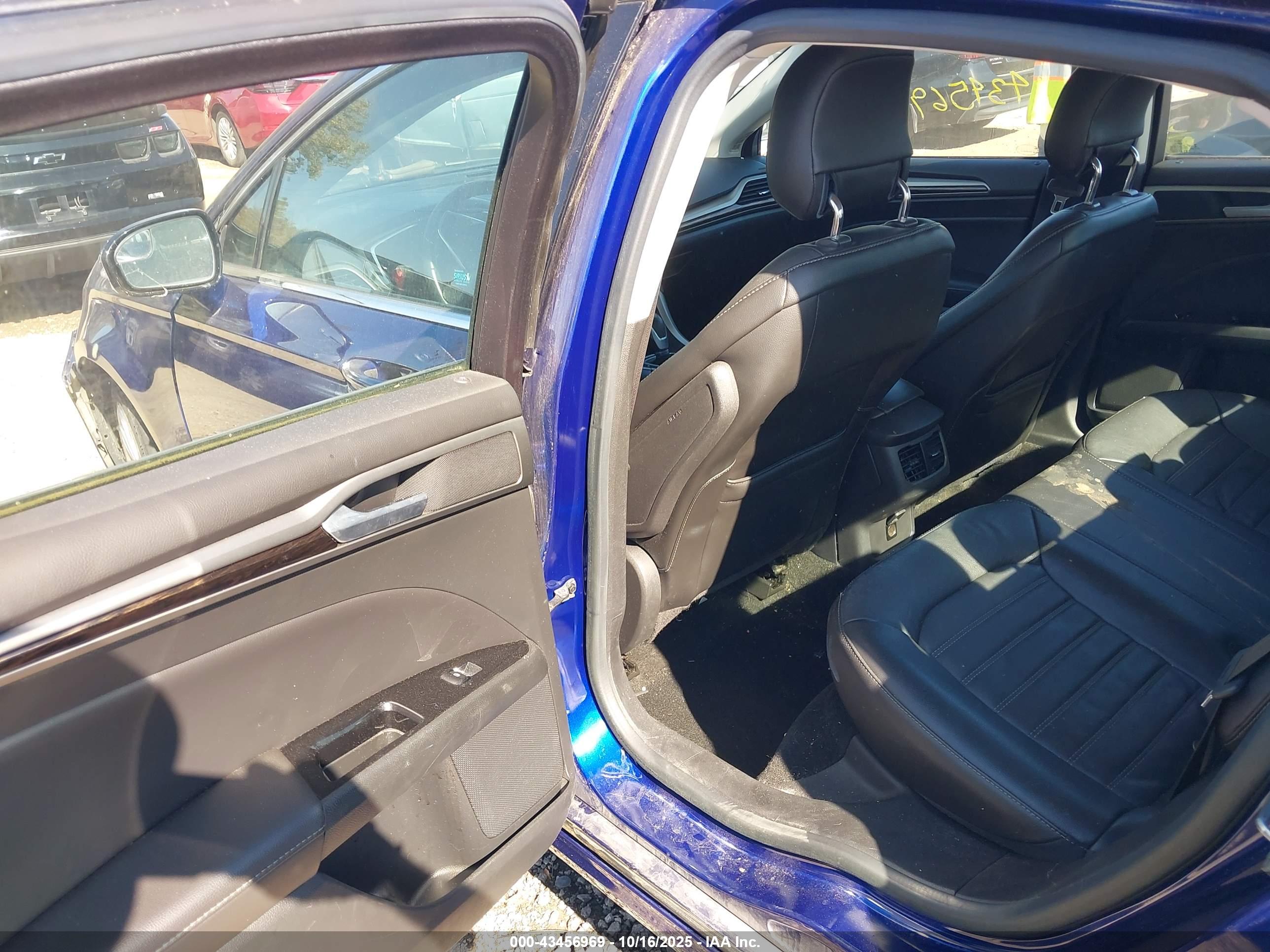 FORD FUSION image 8