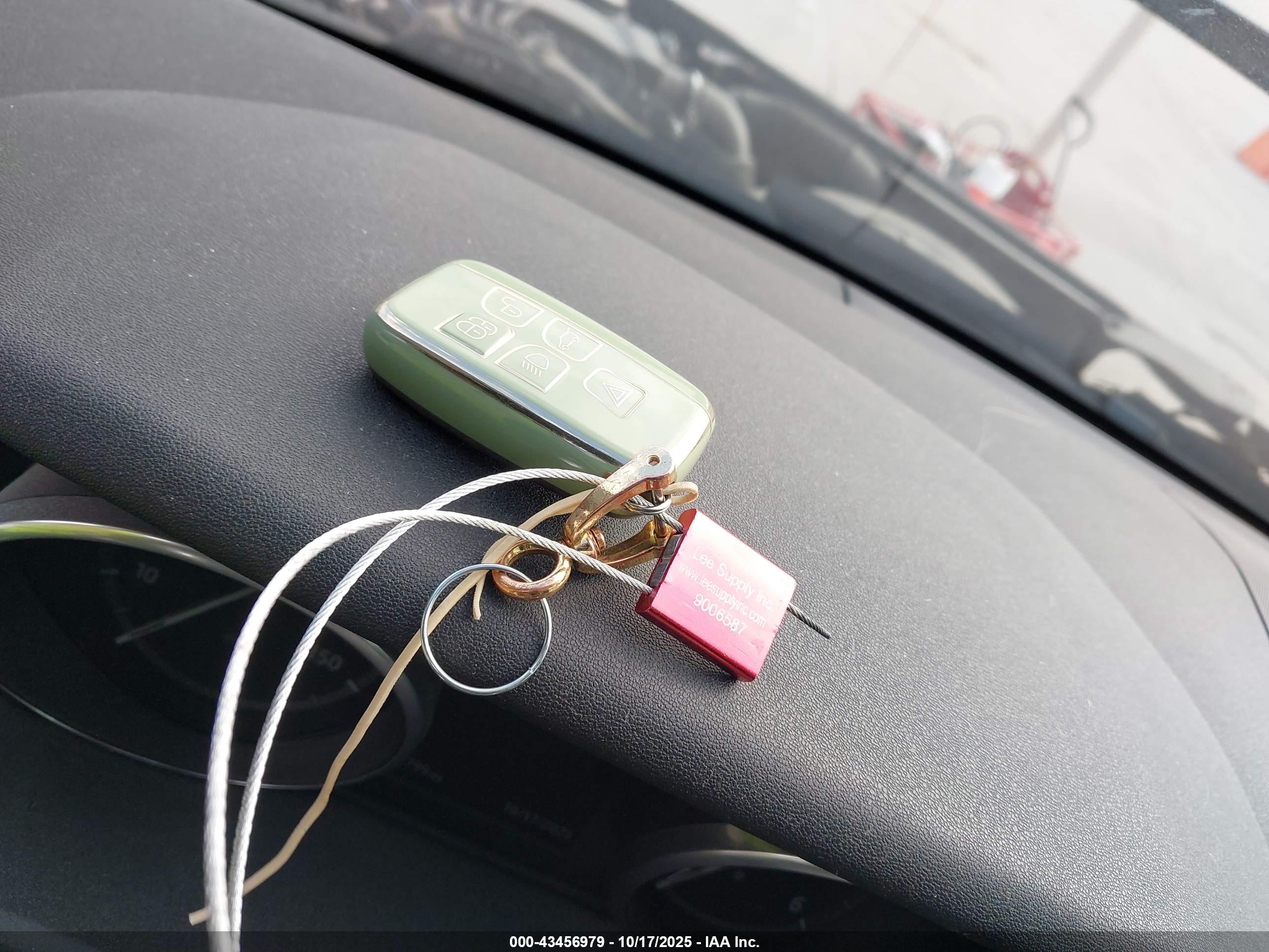 LAND ROVER image 11