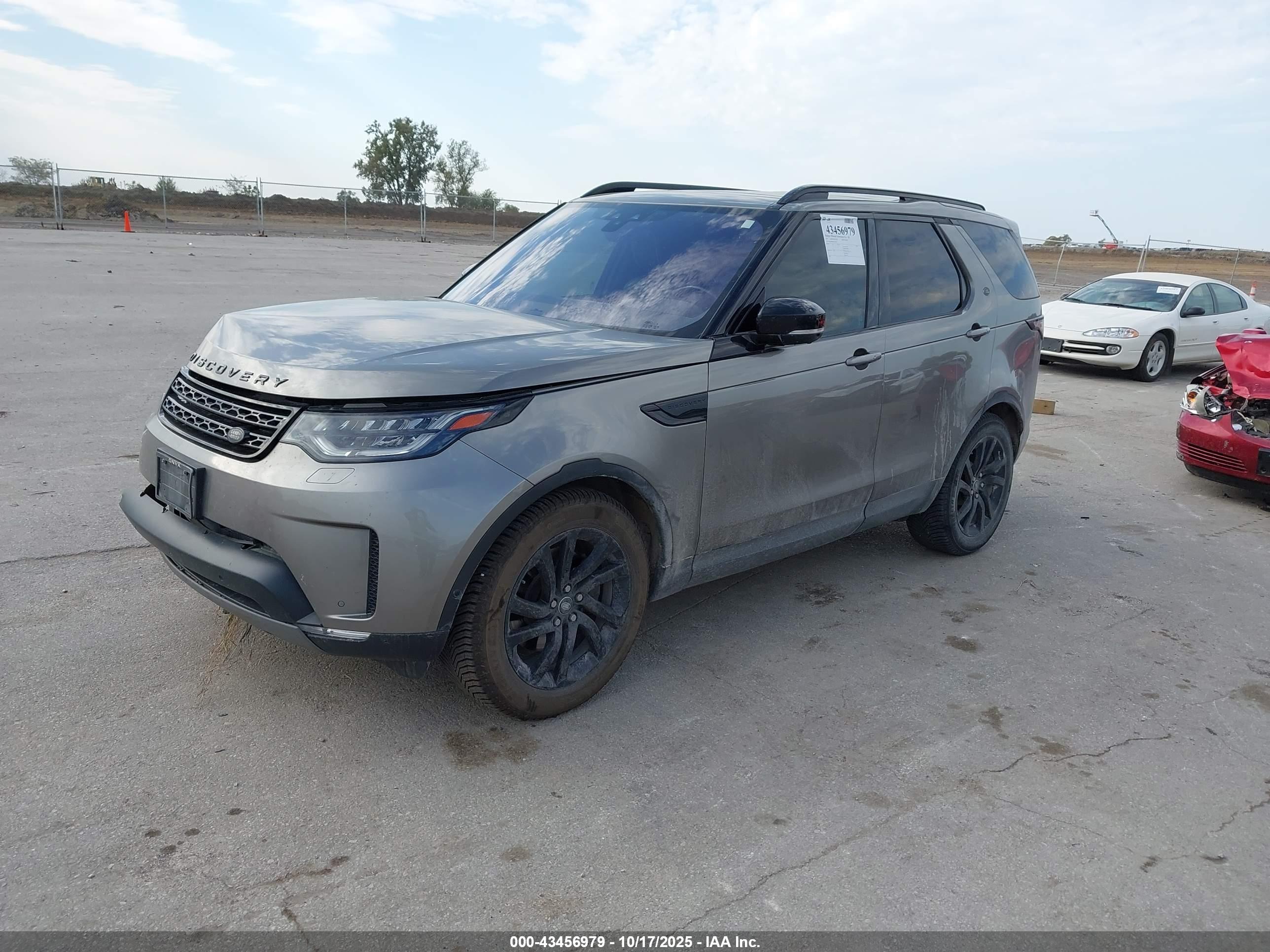 LAND ROVER image 2