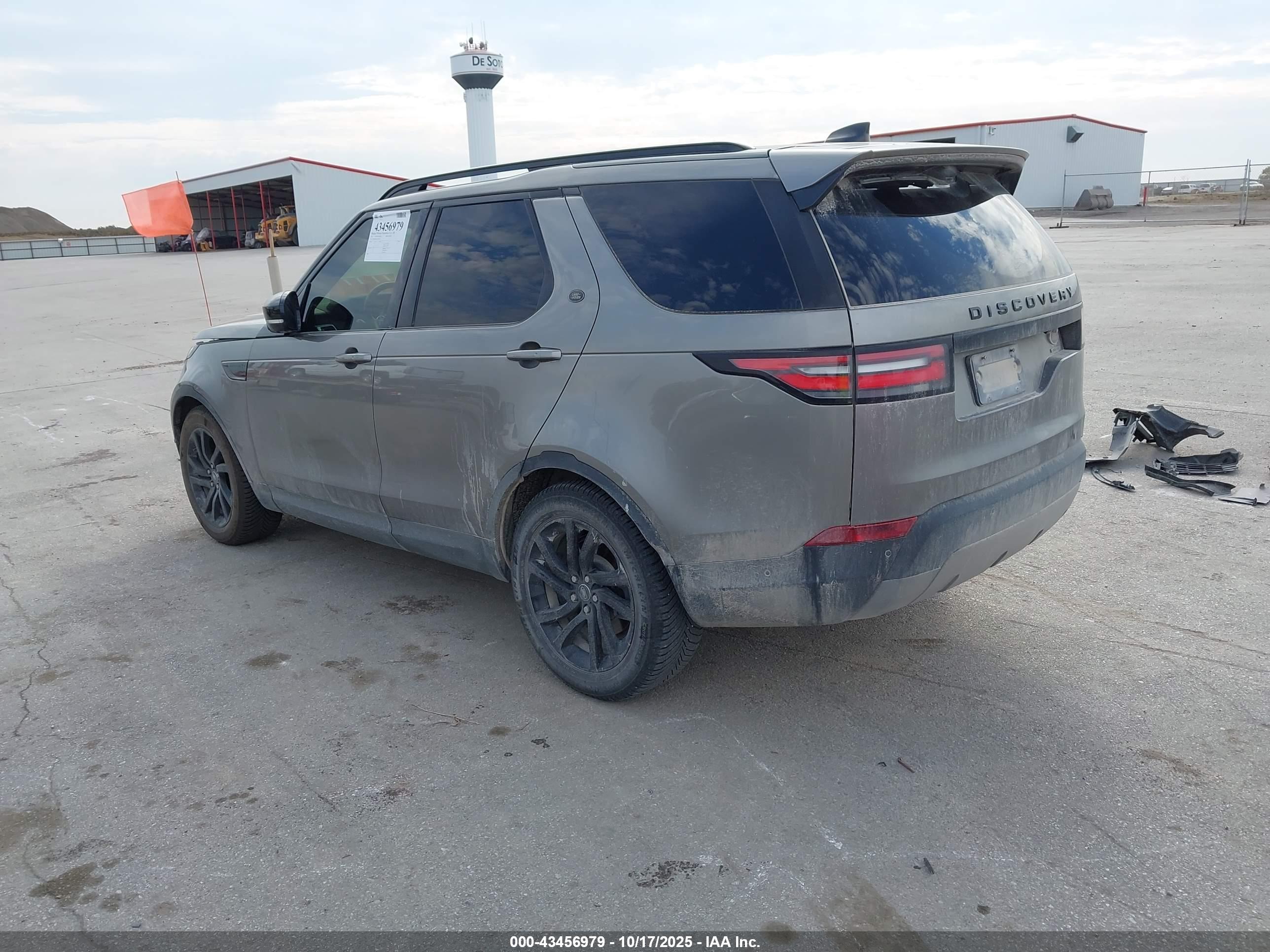 LAND ROVER image 3