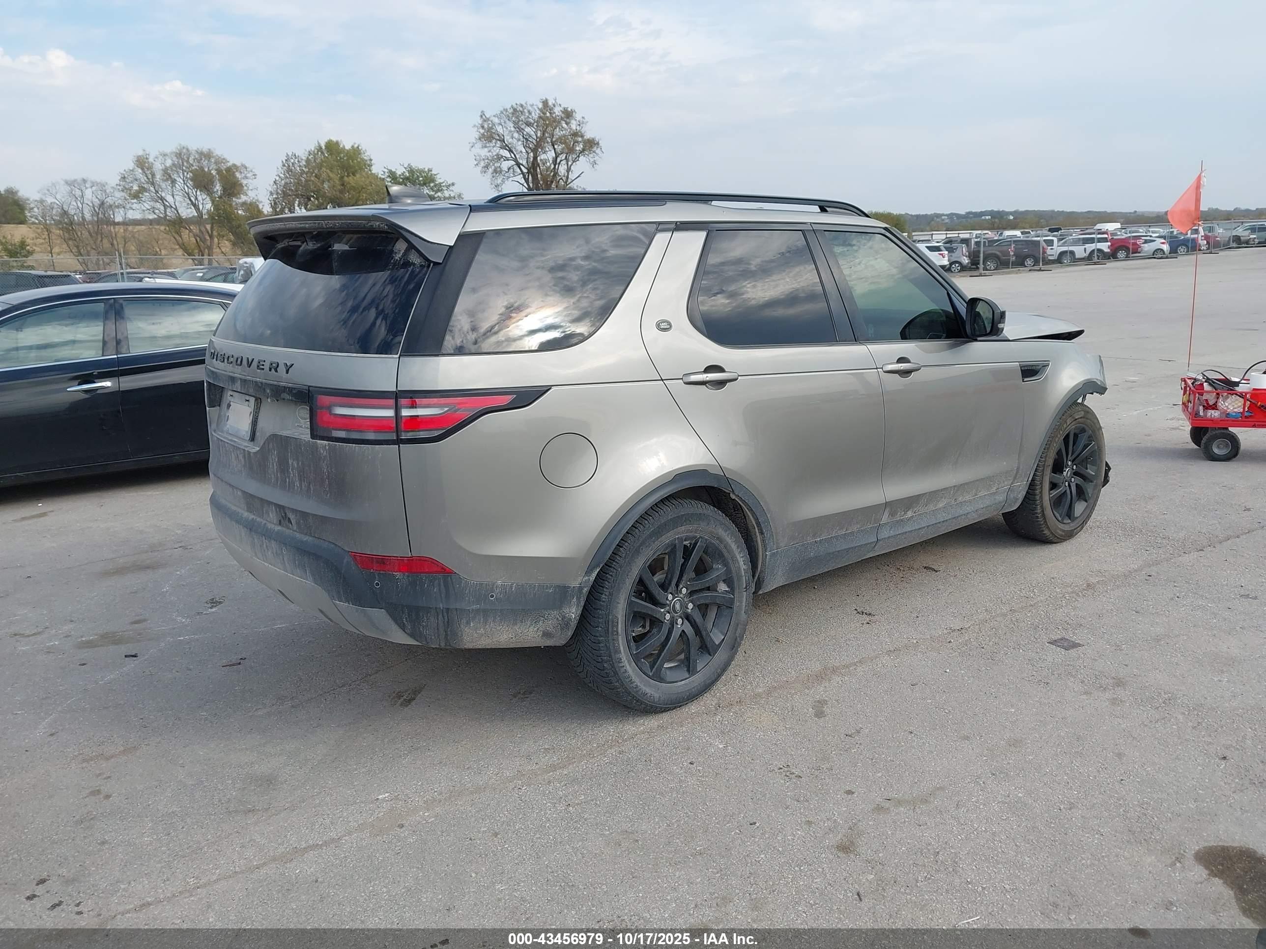 LAND ROVER image 4