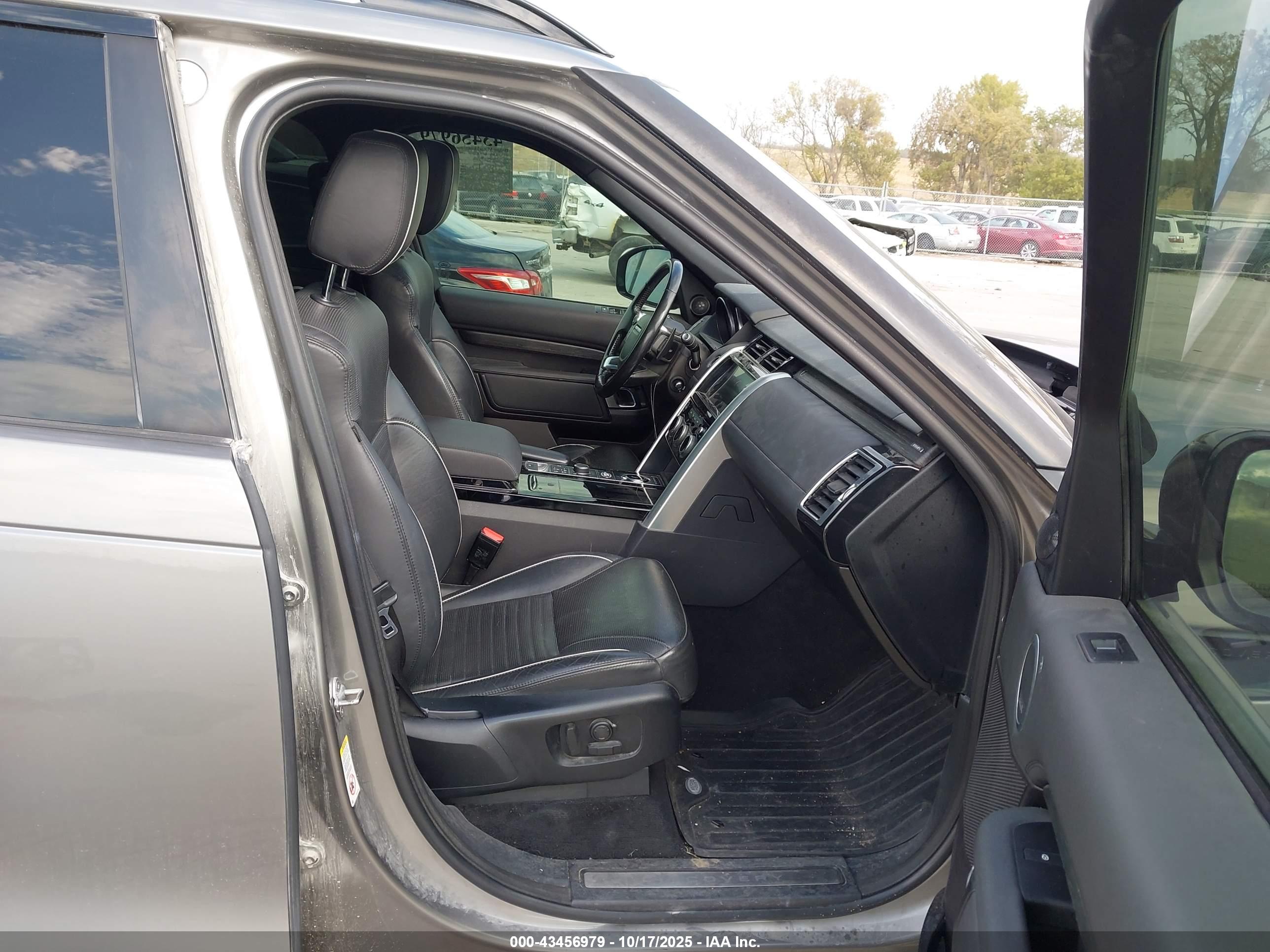 LAND ROVER image 5