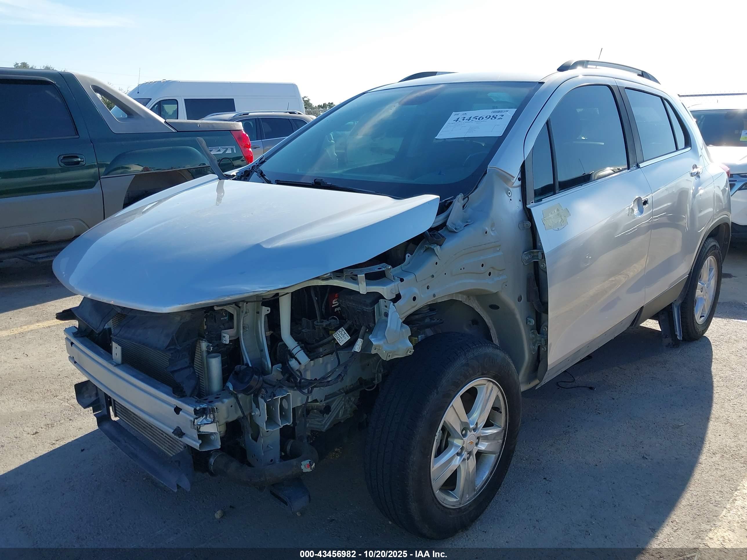 CHEVROLET TRAX image 2
