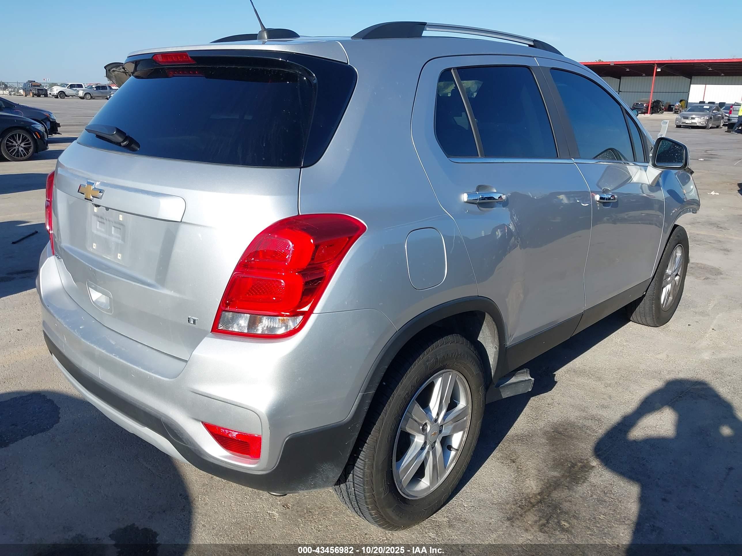 CHEVROLET TRAX image 4