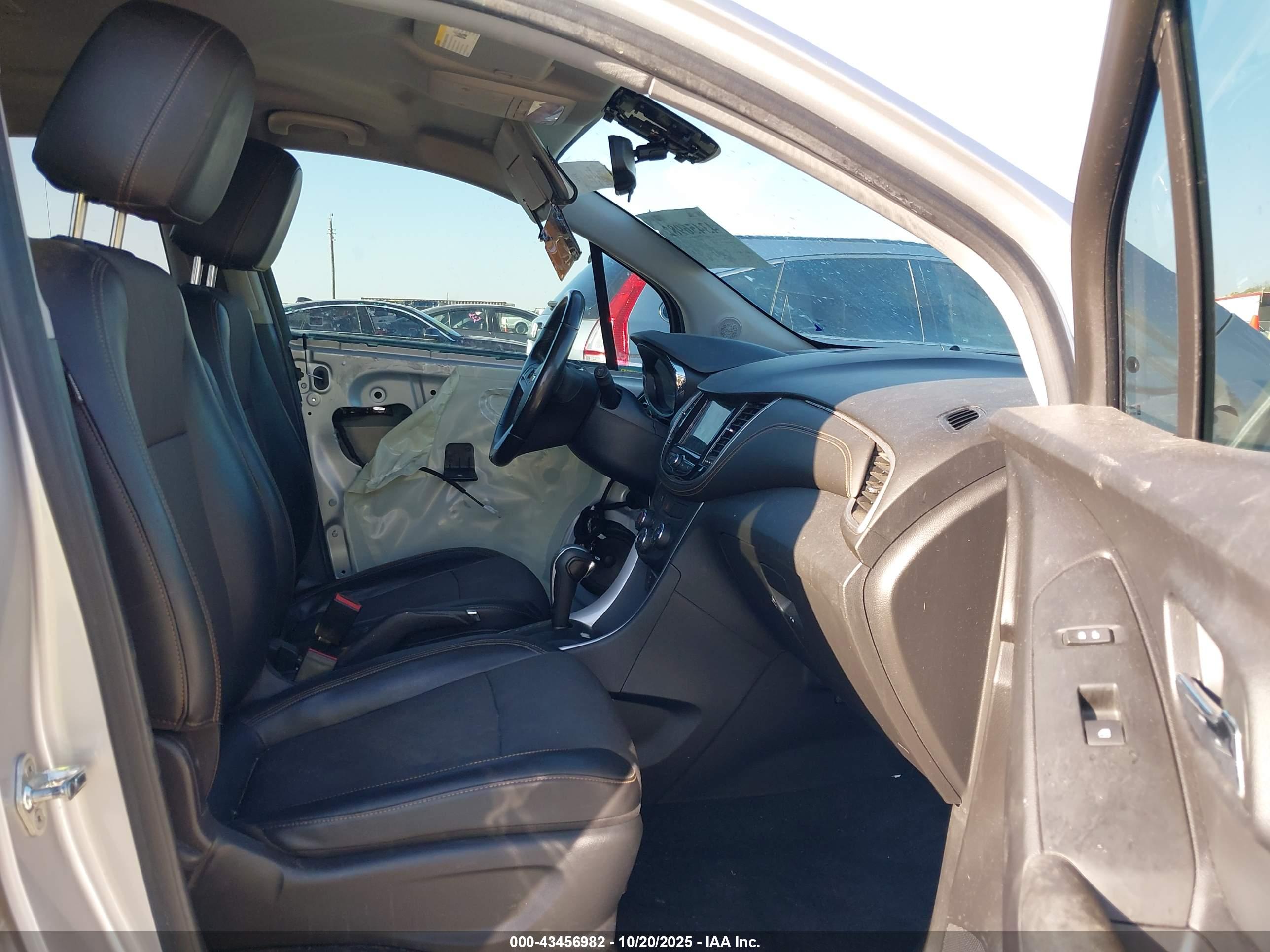 CHEVROLET TRAX image 5