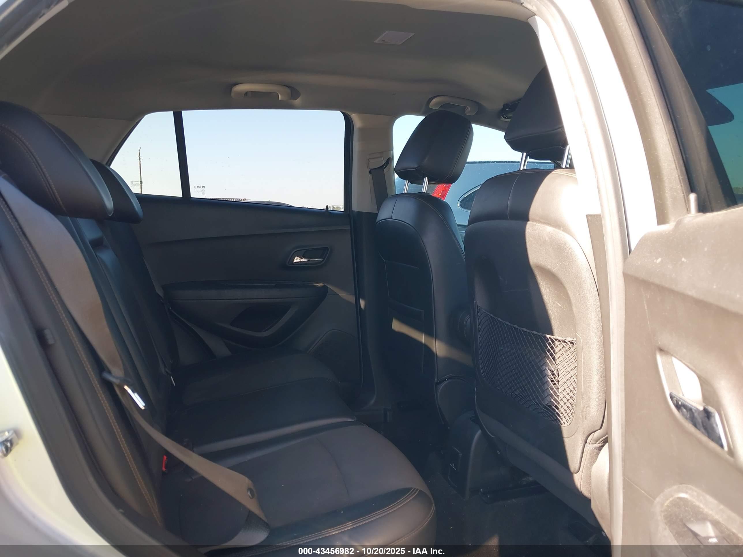 CHEVROLET TRAX image 8
