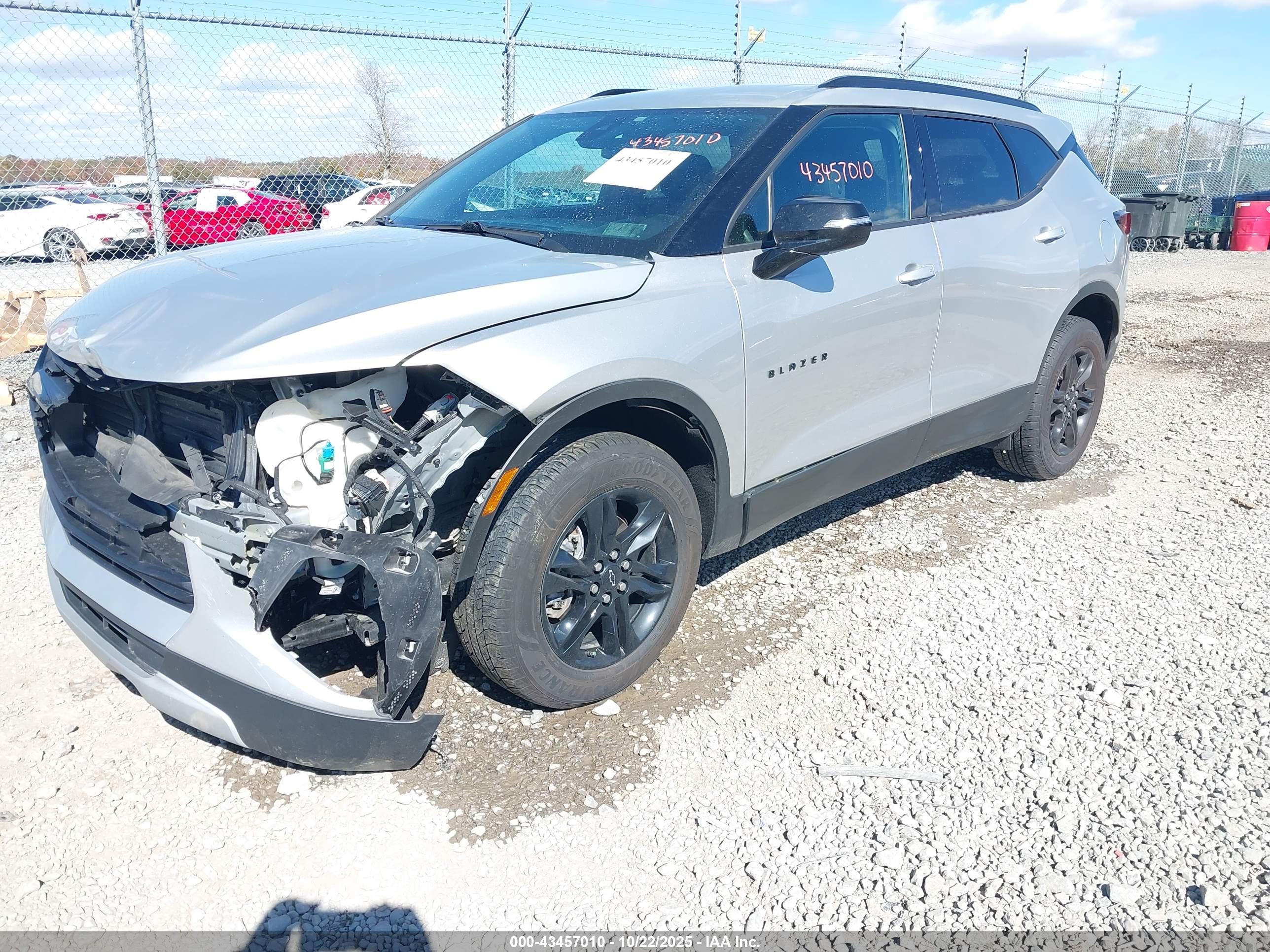 CHEVROLET BLAZER image 2