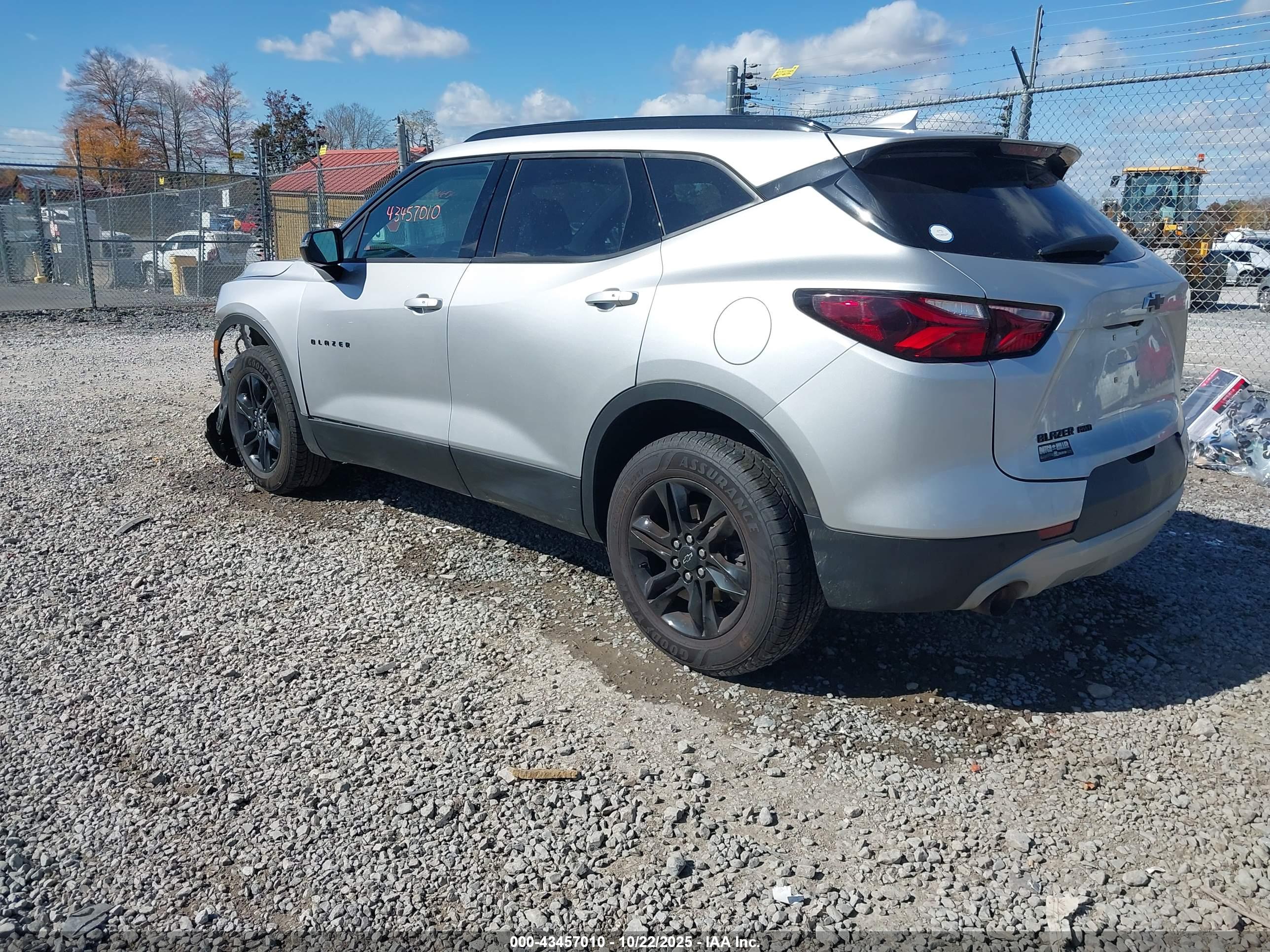 CHEVROLET BLAZER image 3