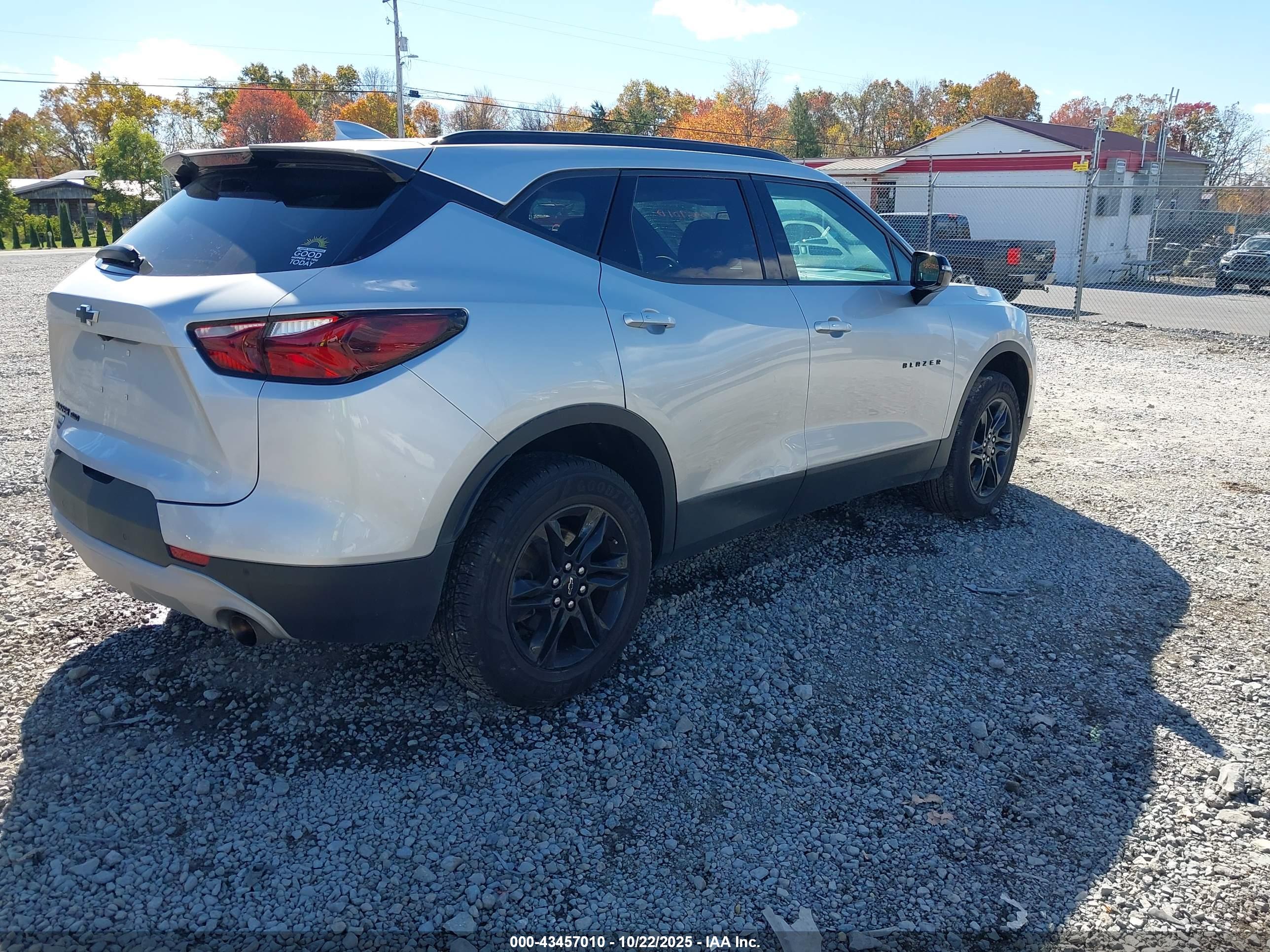 CHEVROLET BLAZER image 4