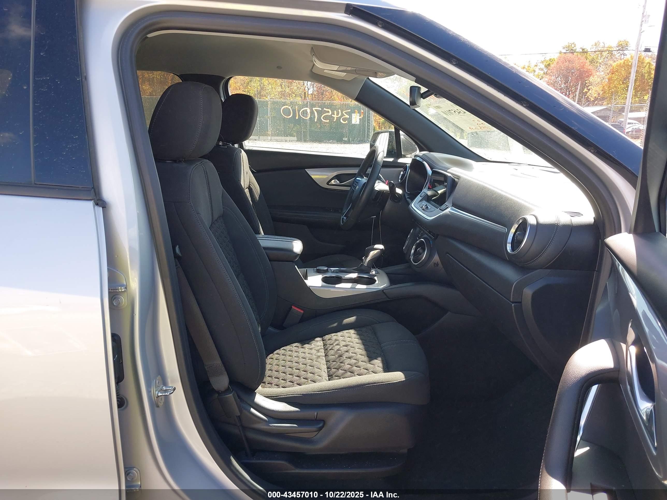 CHEVROLET BLAZER image 5