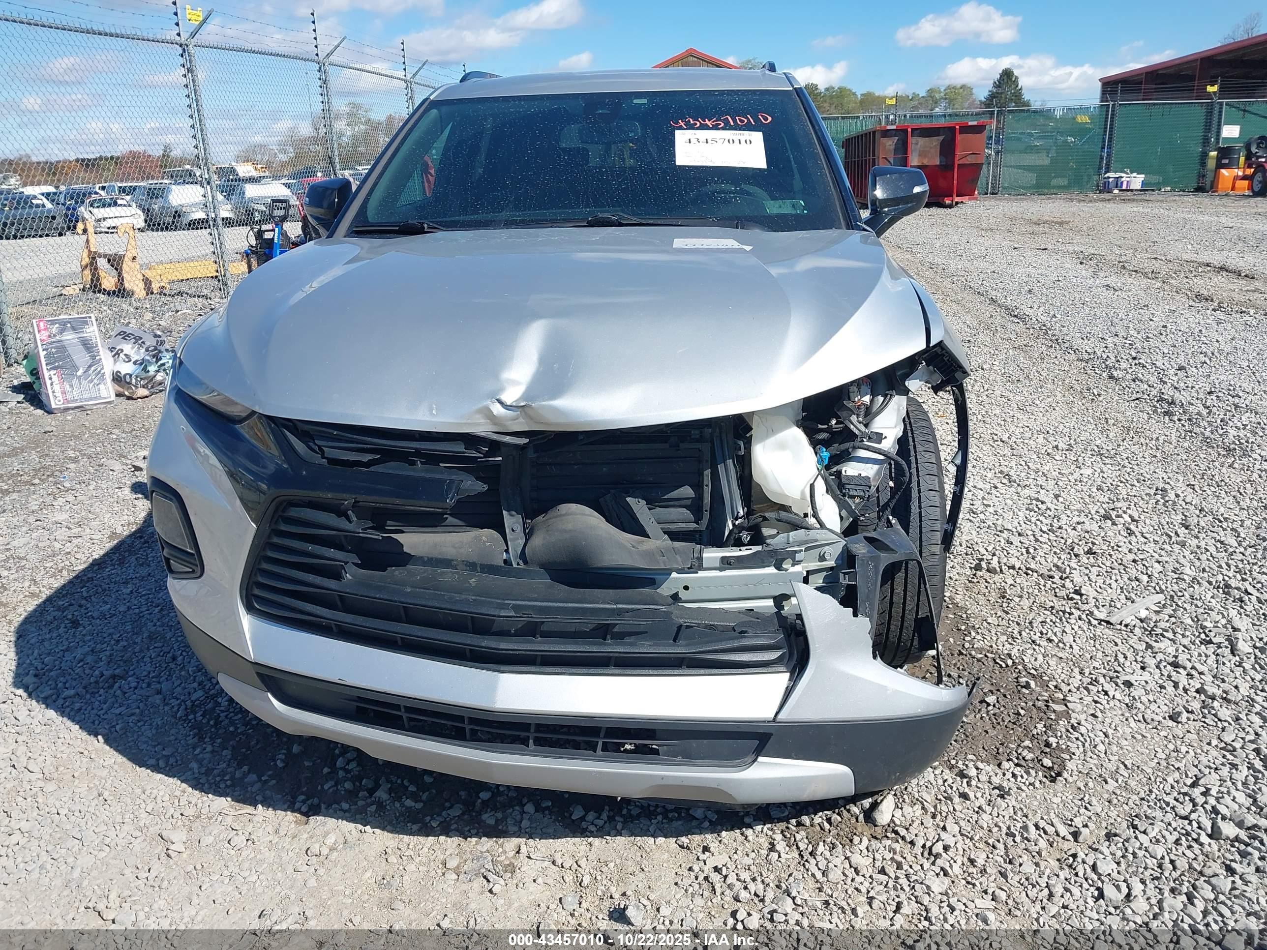 CHEVROLET BLAZER image 6