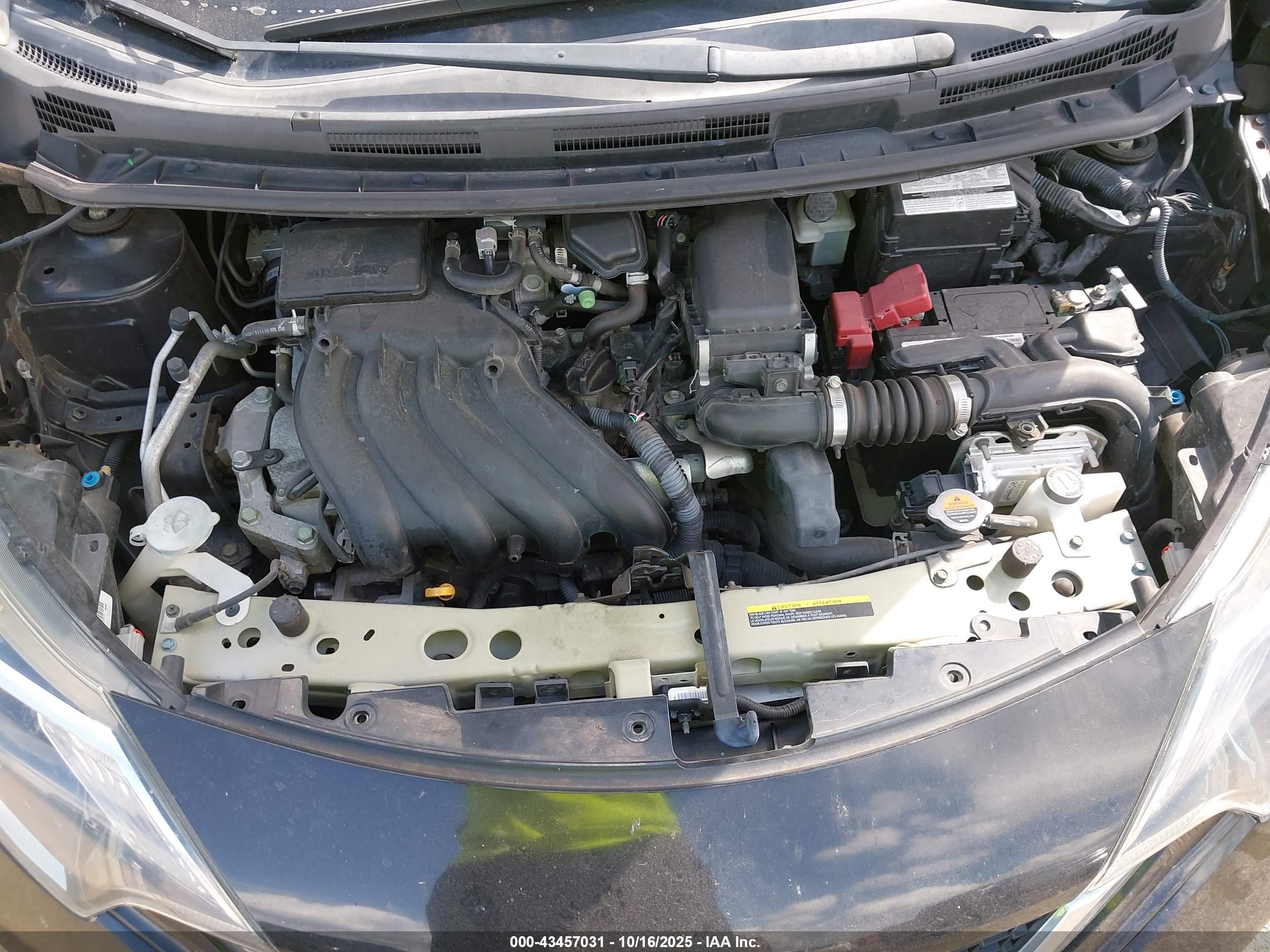 NISSAN VERSA image 10