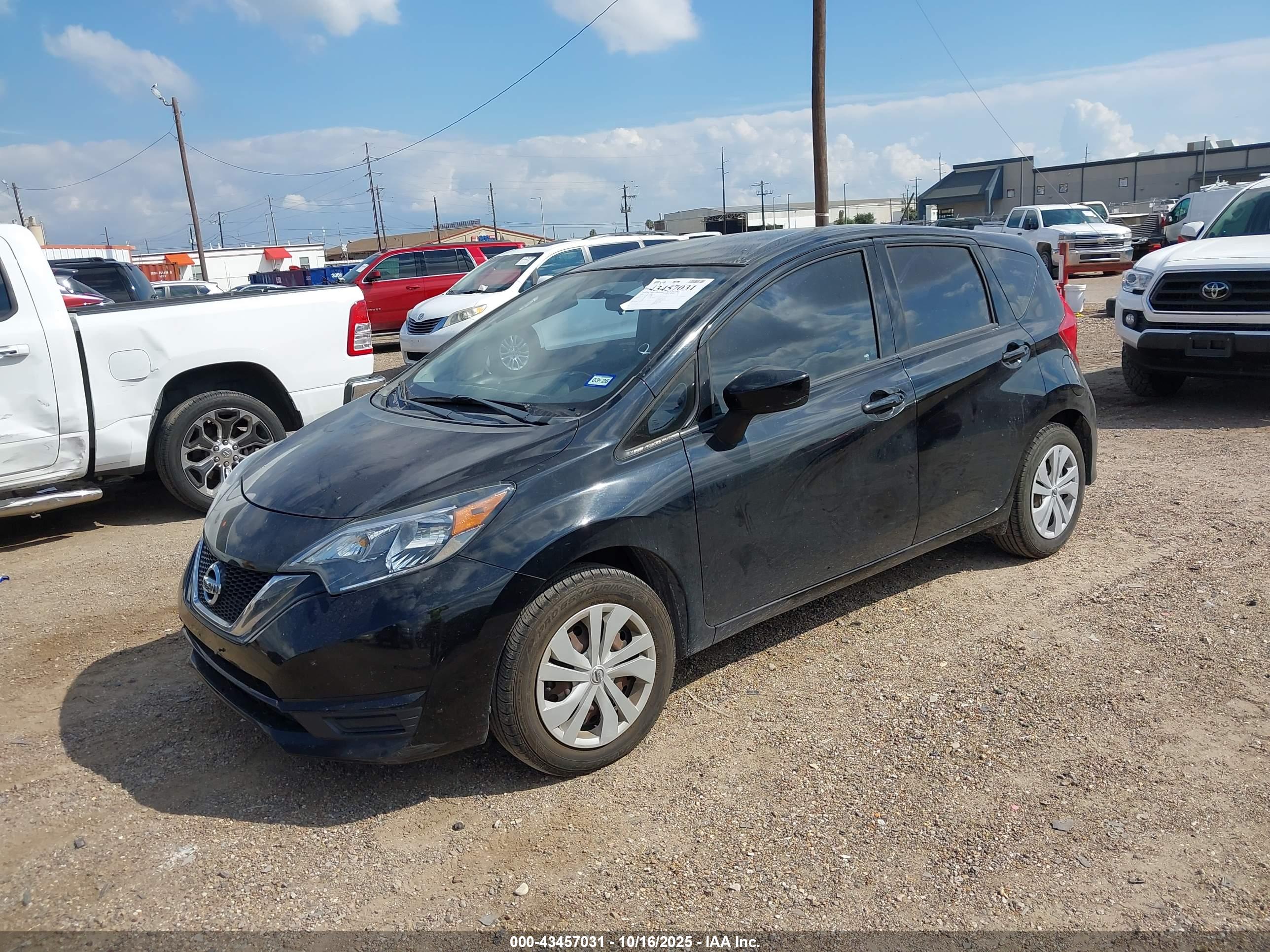 NISSAN VERSA image 2