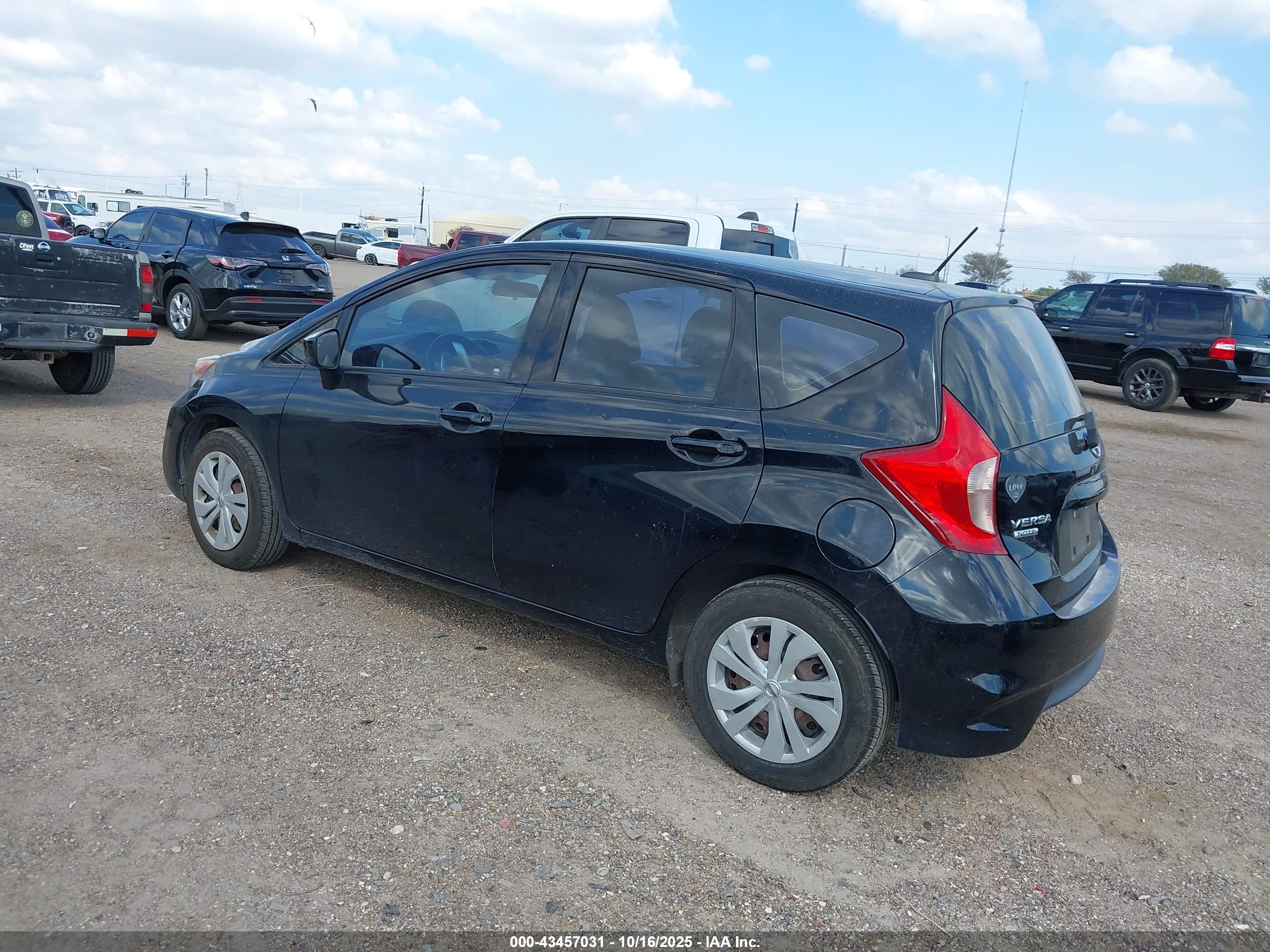 NISSAN VERSA image 3