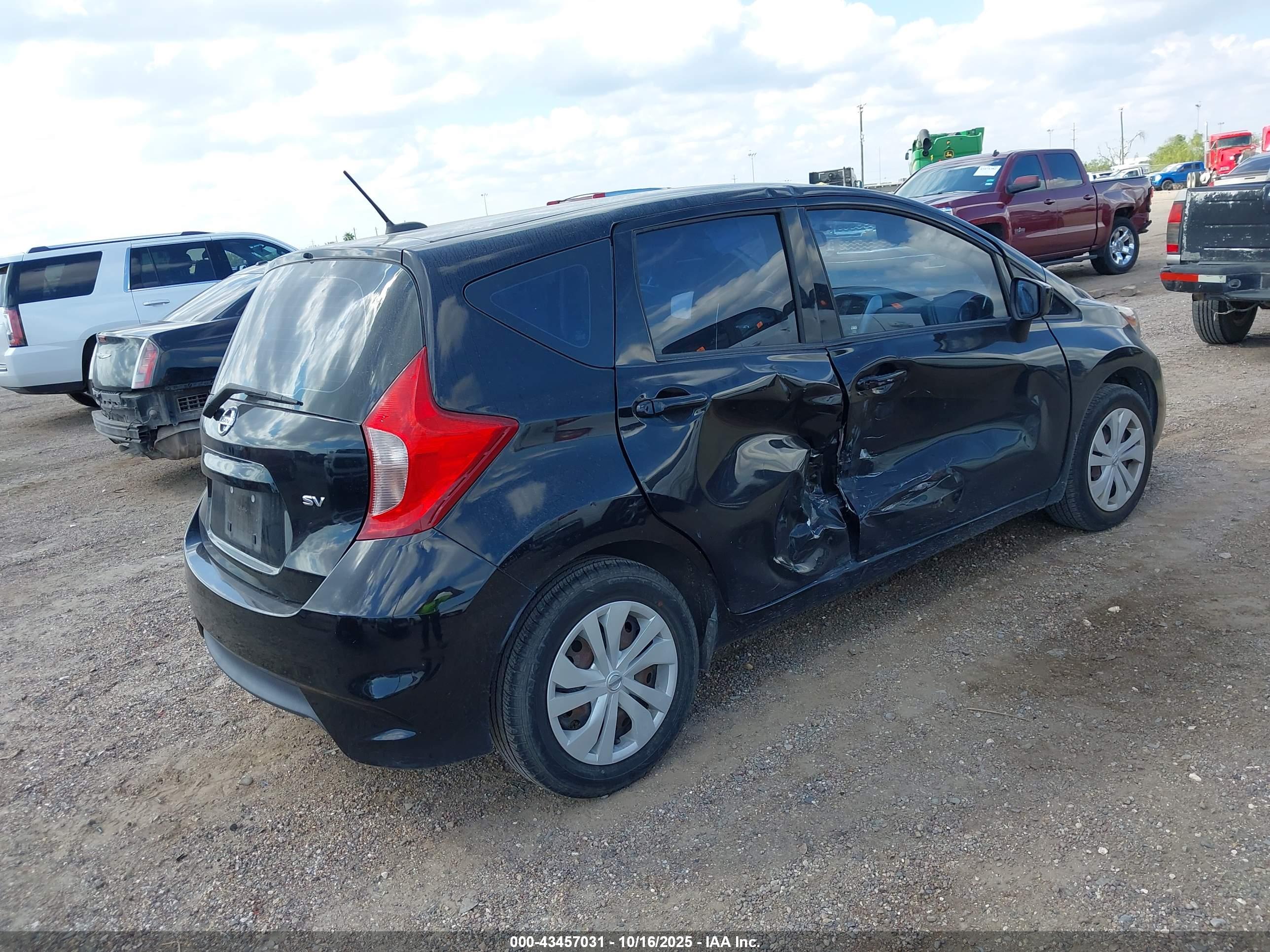 NISSAN VERSA image 4