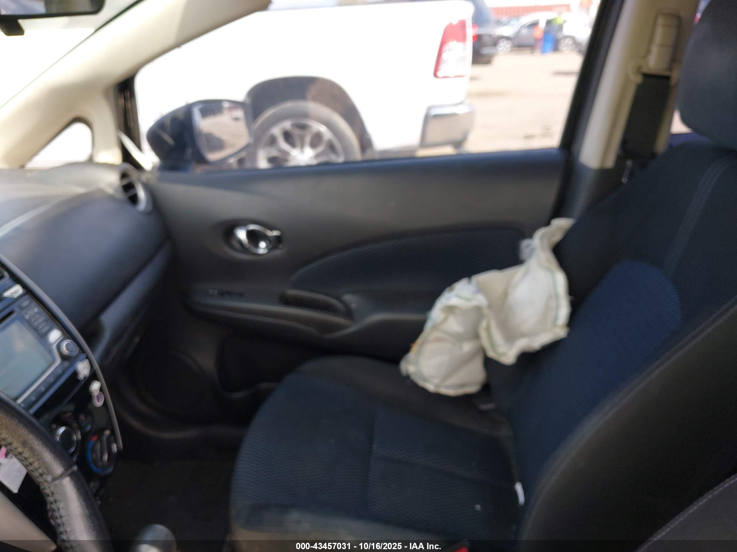 NISSAN VERSA image 5