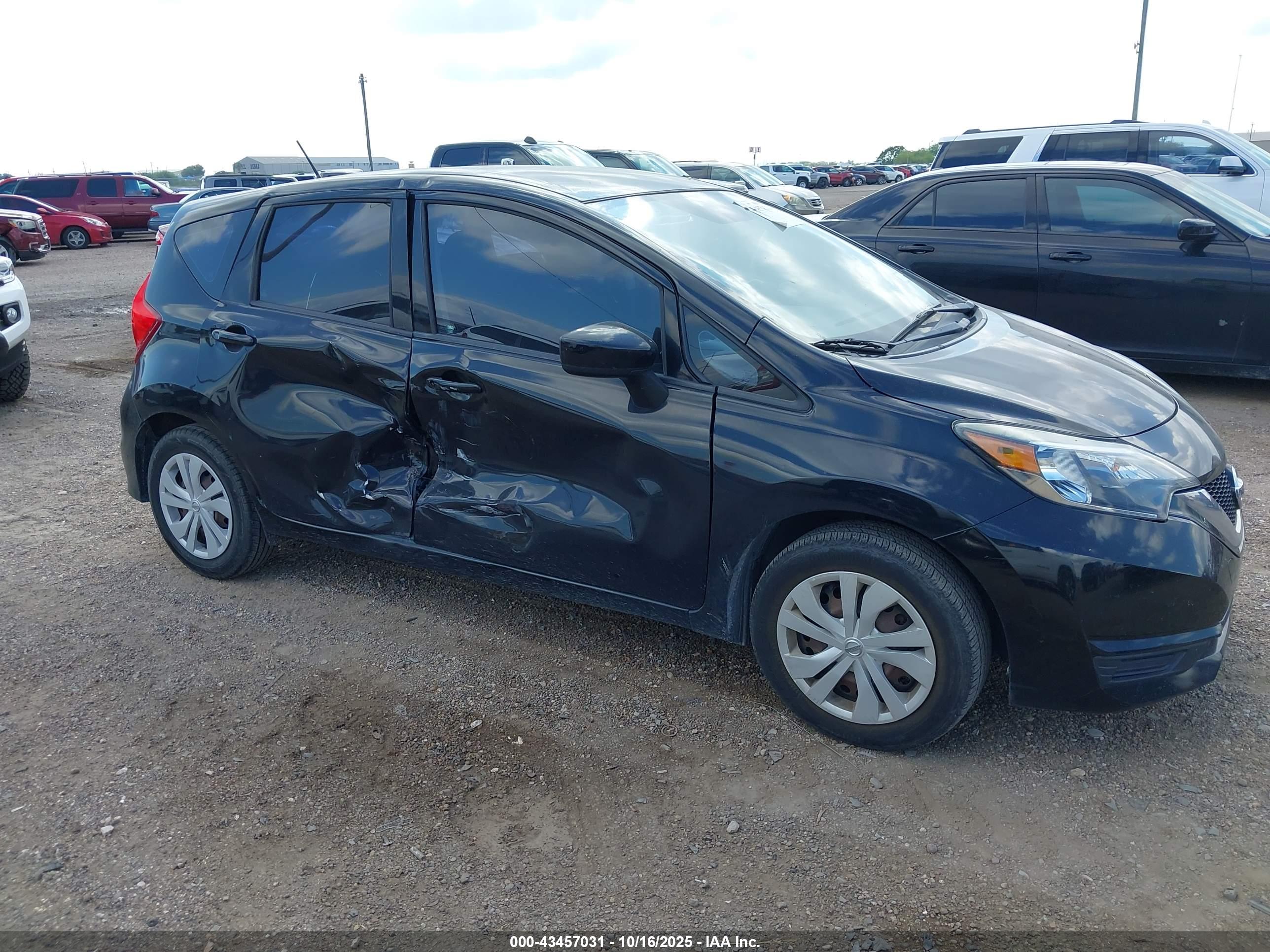 NISSAN VERSA image 6