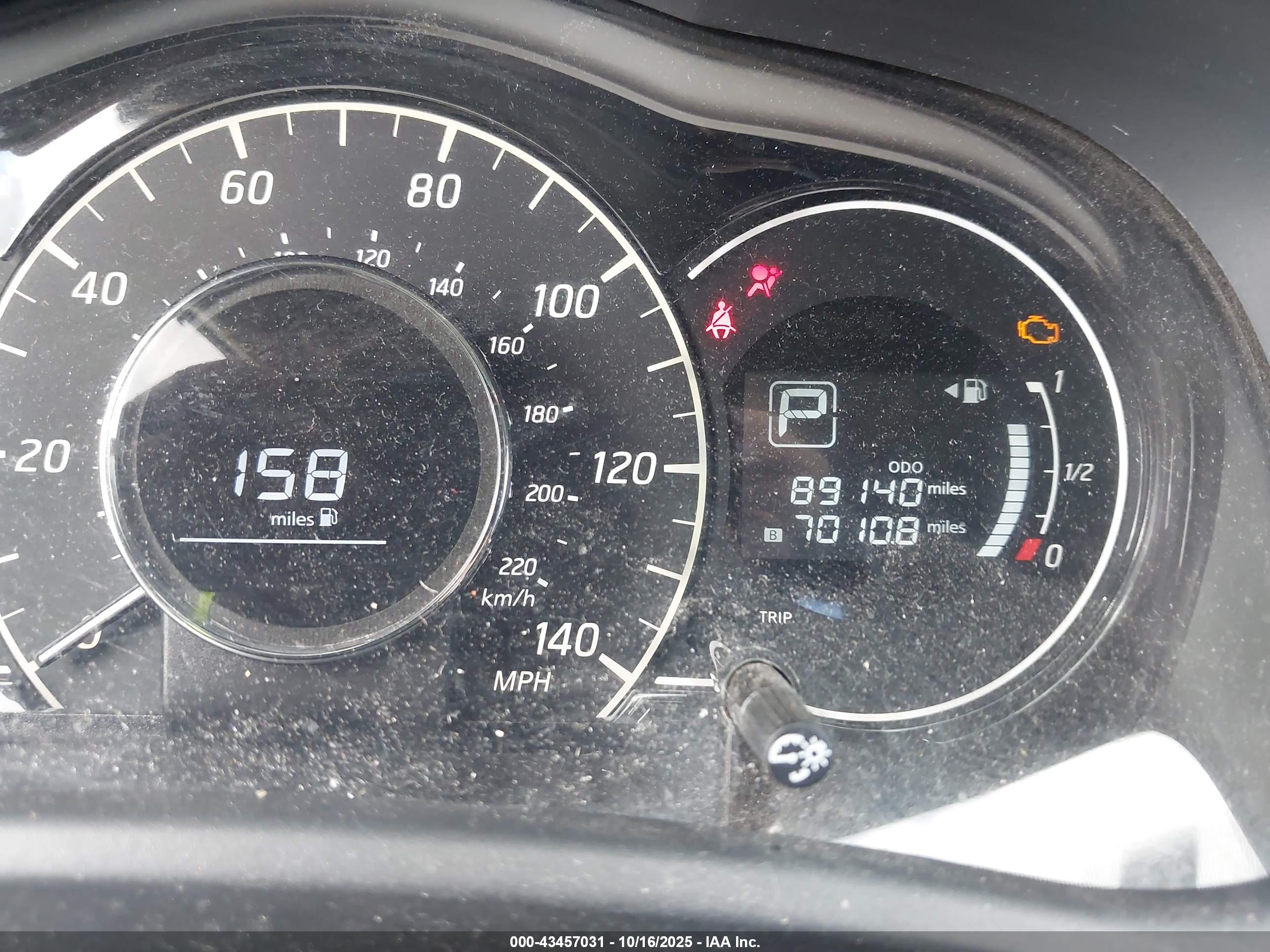 NISSAN VERSA image 7