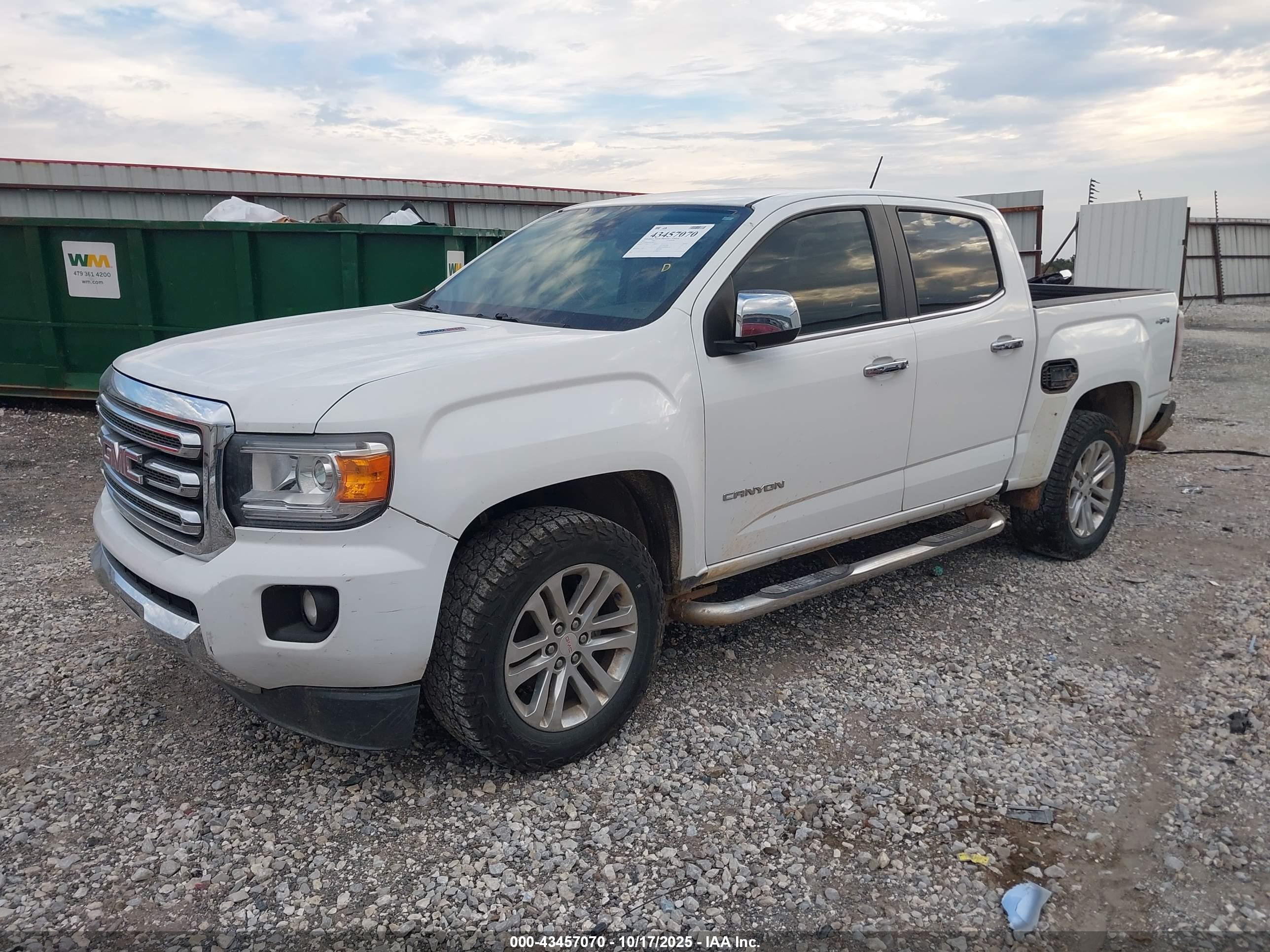 GMC CANYON image 2